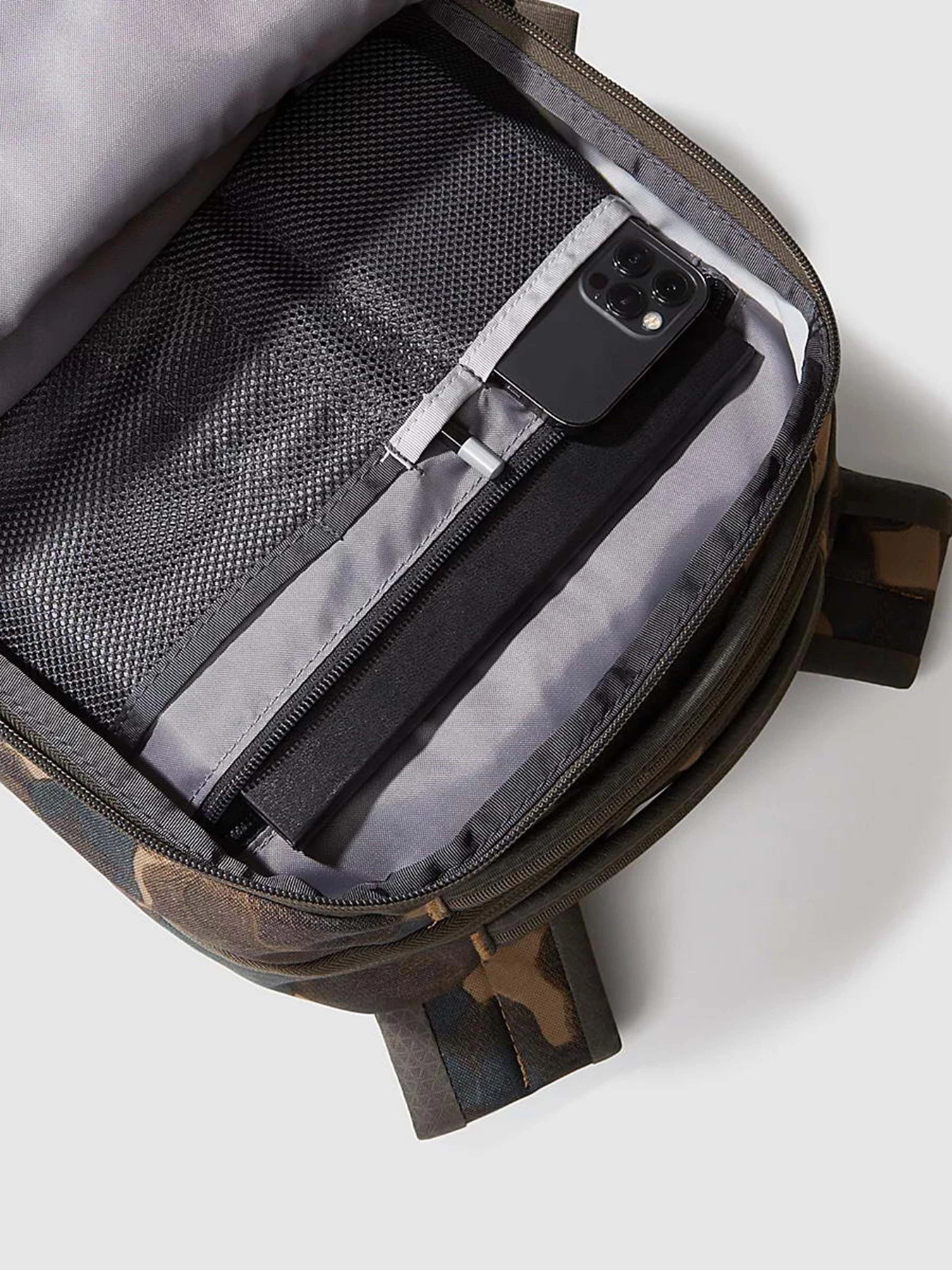 Рюкзаки The North Face Jester 28L модель NF0A3VXFO861 Рюкзаки The North Face Jester 28L модель NF0A3VXFO861 Фото