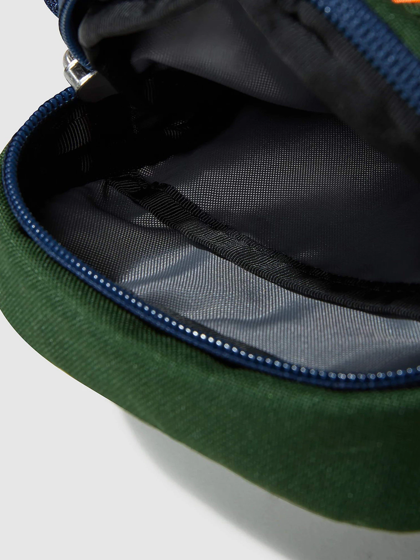 Сумки The North Face Jester модель NF0A52UCOLC1 Сумки The North Face Jester модель NF0A52UCOLC1 Фото