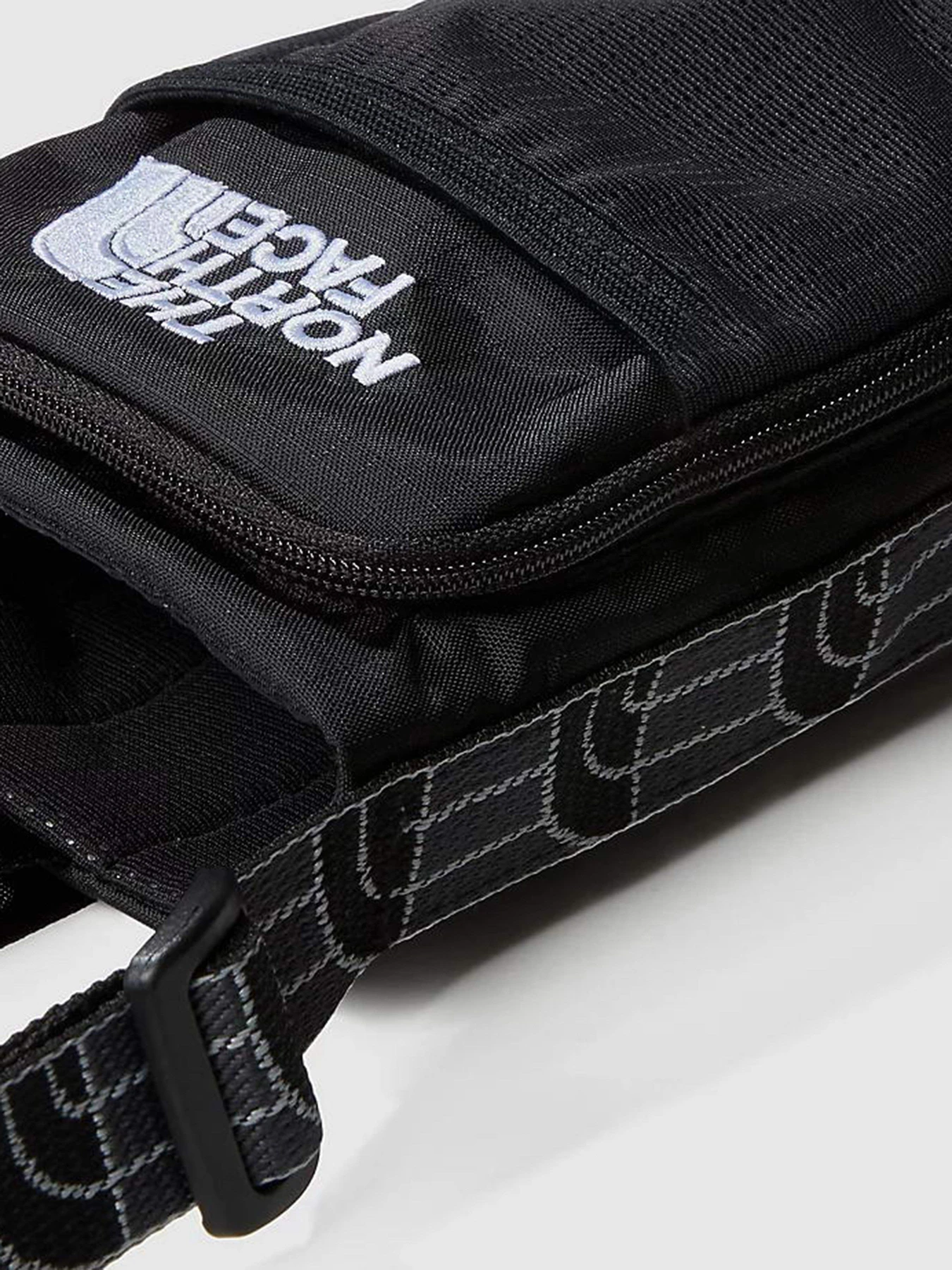 Сумки The North Face Borealis модель NF0A81DQKX71 Сумки The North Face Borealis модель NF0A81DQKX71 Фото