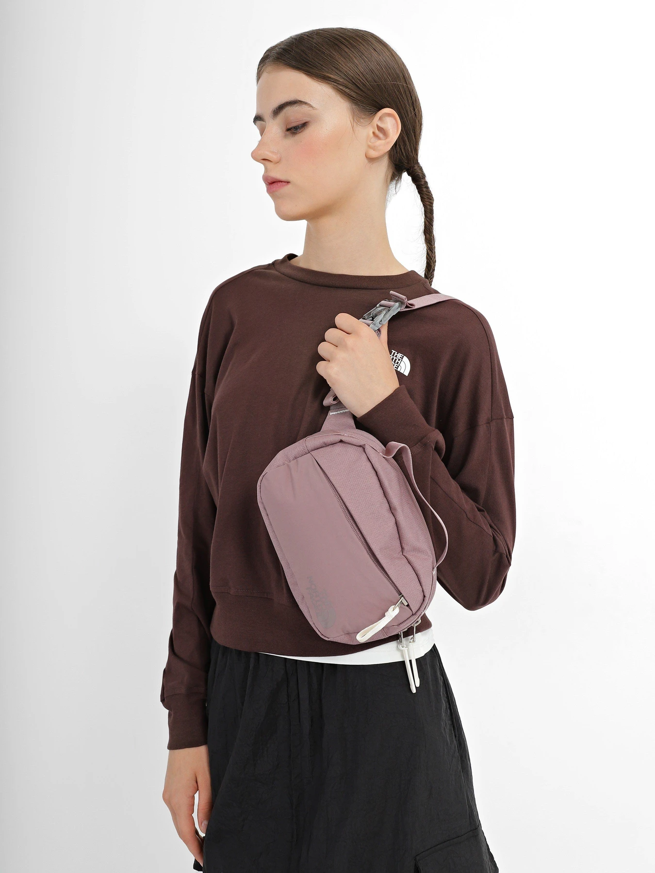 Сумки The North Face Isabella Hip Pack модель NF0A81C4OKX1 Сумки The North Face Isabella Hip Pack модель NF0A81C4OKX1 Фото