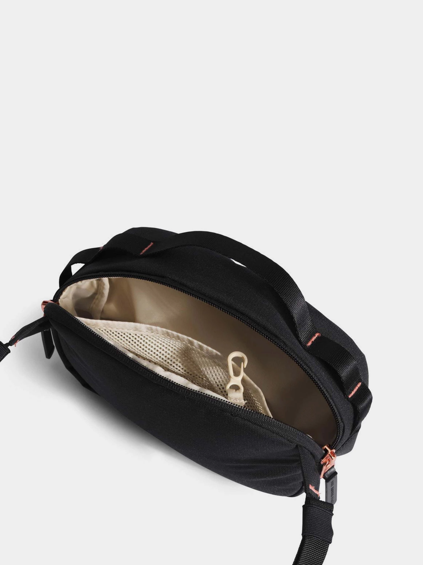 Сумки The North Face Isabella Hip модель NF0A81C4IUB1 Сумки The North Face Isabella Hip модель NF0A81C4IUB1 Фото