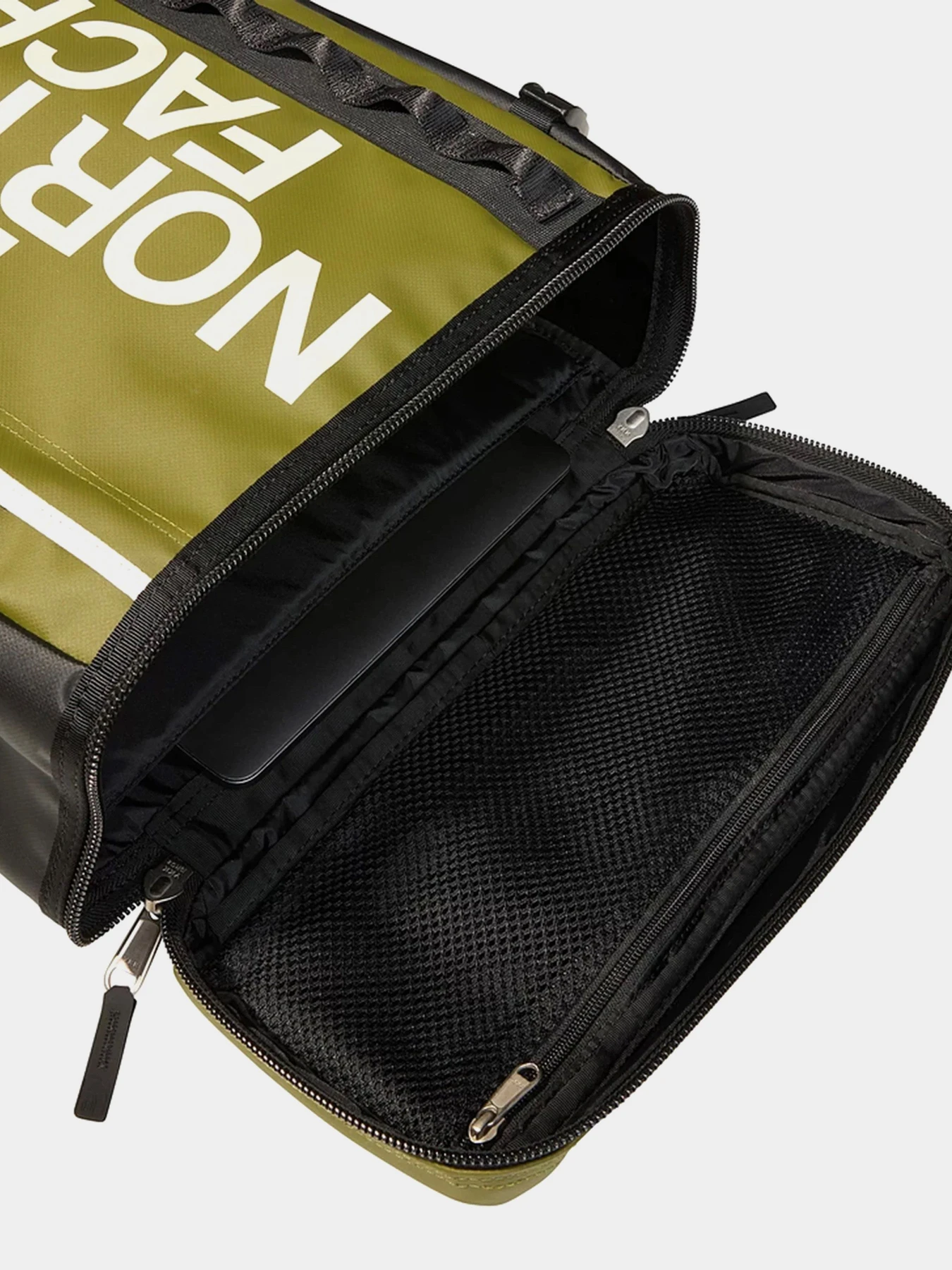 Рюкзаки The North Face Base Camp Fuse Box 30L модель NF0A3KVRRMO1 Рюкзаки The North Face Base Camp Fuse Box 30L модель NF0A3KVRRMO1 Фото