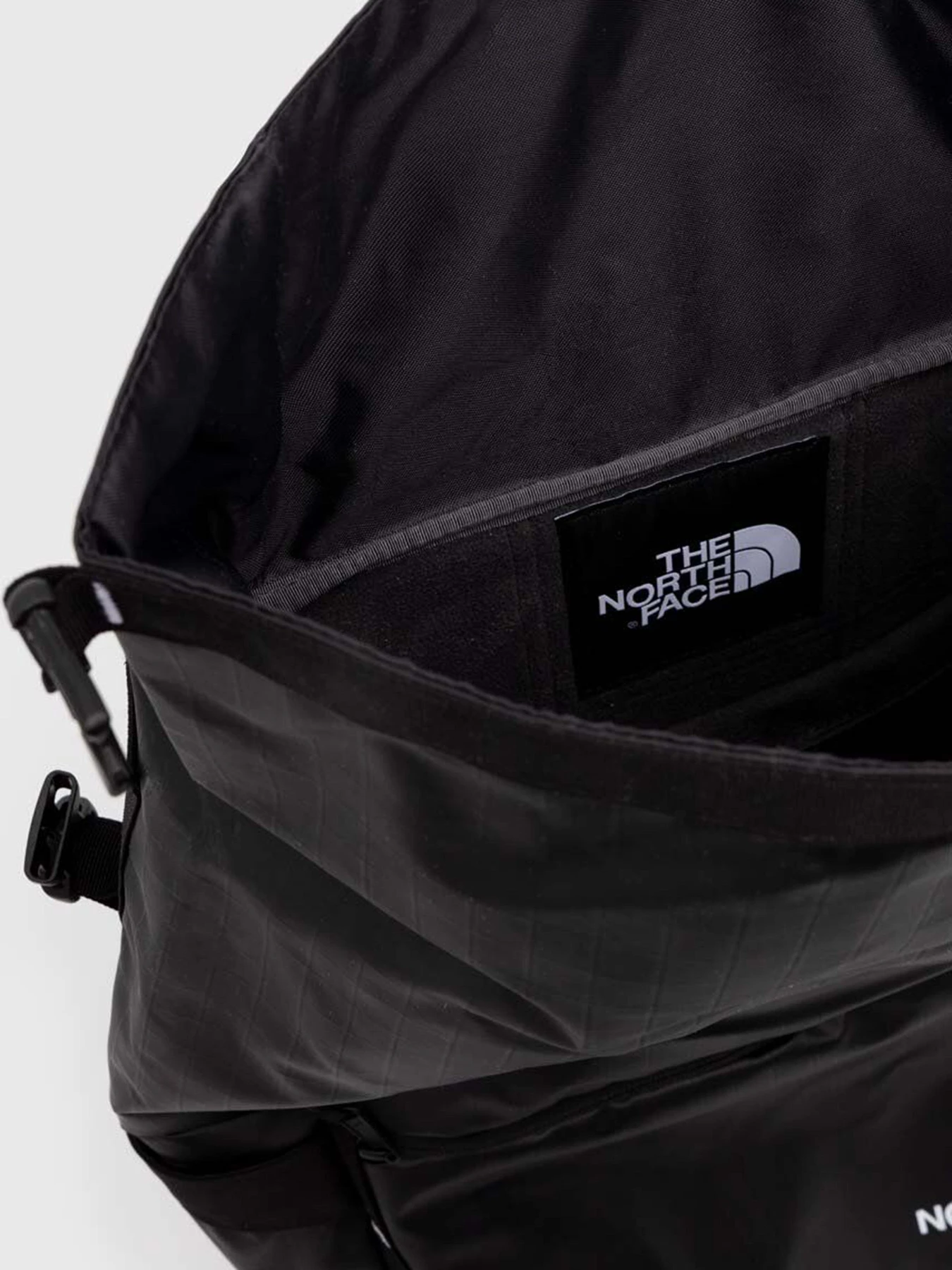 Рюкзаки The North Face Base Camp Voyager Roll Top 25L модель NF0A81DOKY41 Рюкзаки The North Face Base Camp Voyager Roll Top 25L модель NF0A81DOKY41 Фото