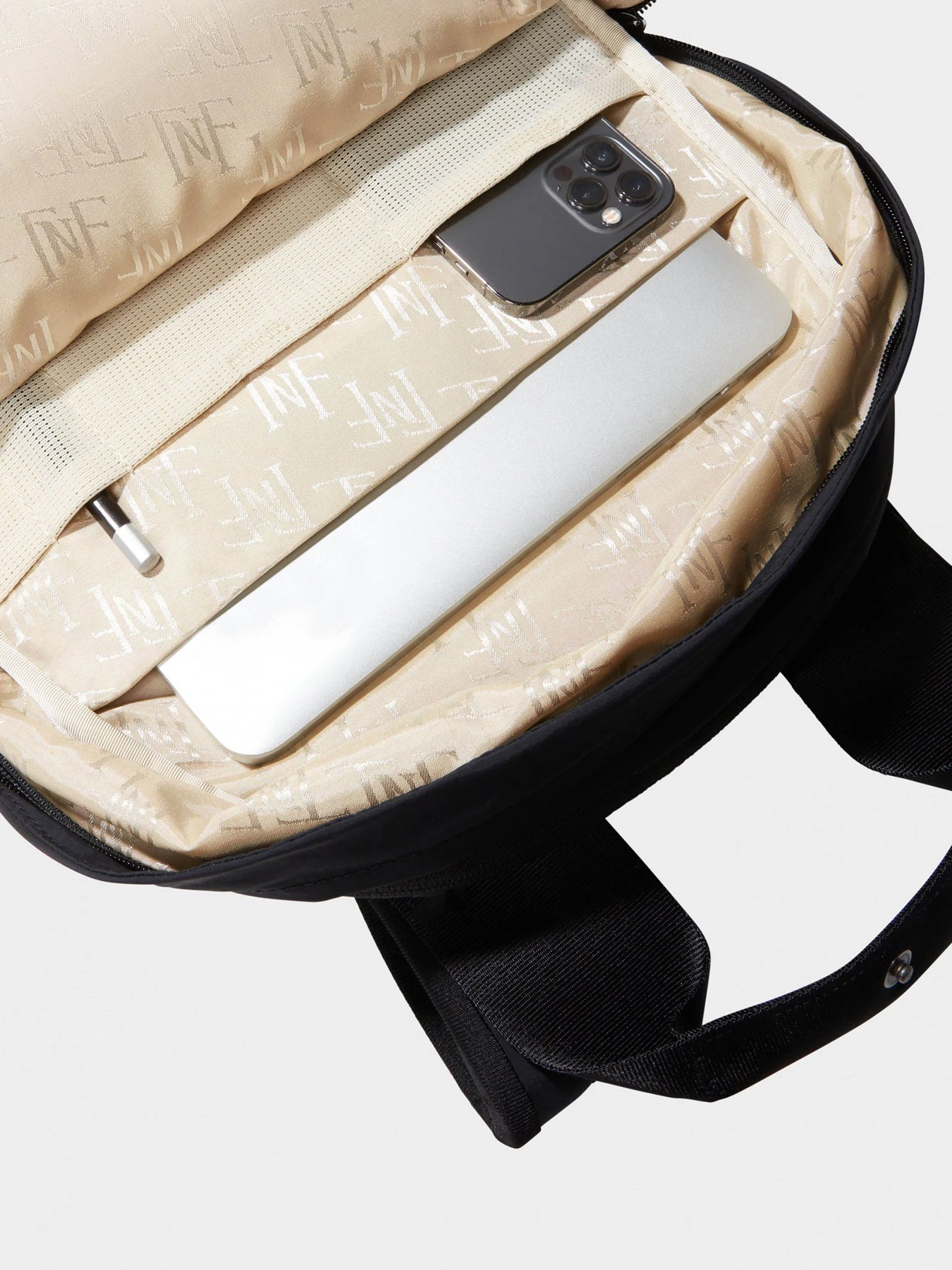 Рюкзаки The North Face Never Stop Daypack 20L модель NF0A81DTJK31 Рюкзаки The North Face Never Stop Daypack 20L модель NF0A81DTJK31 Фото