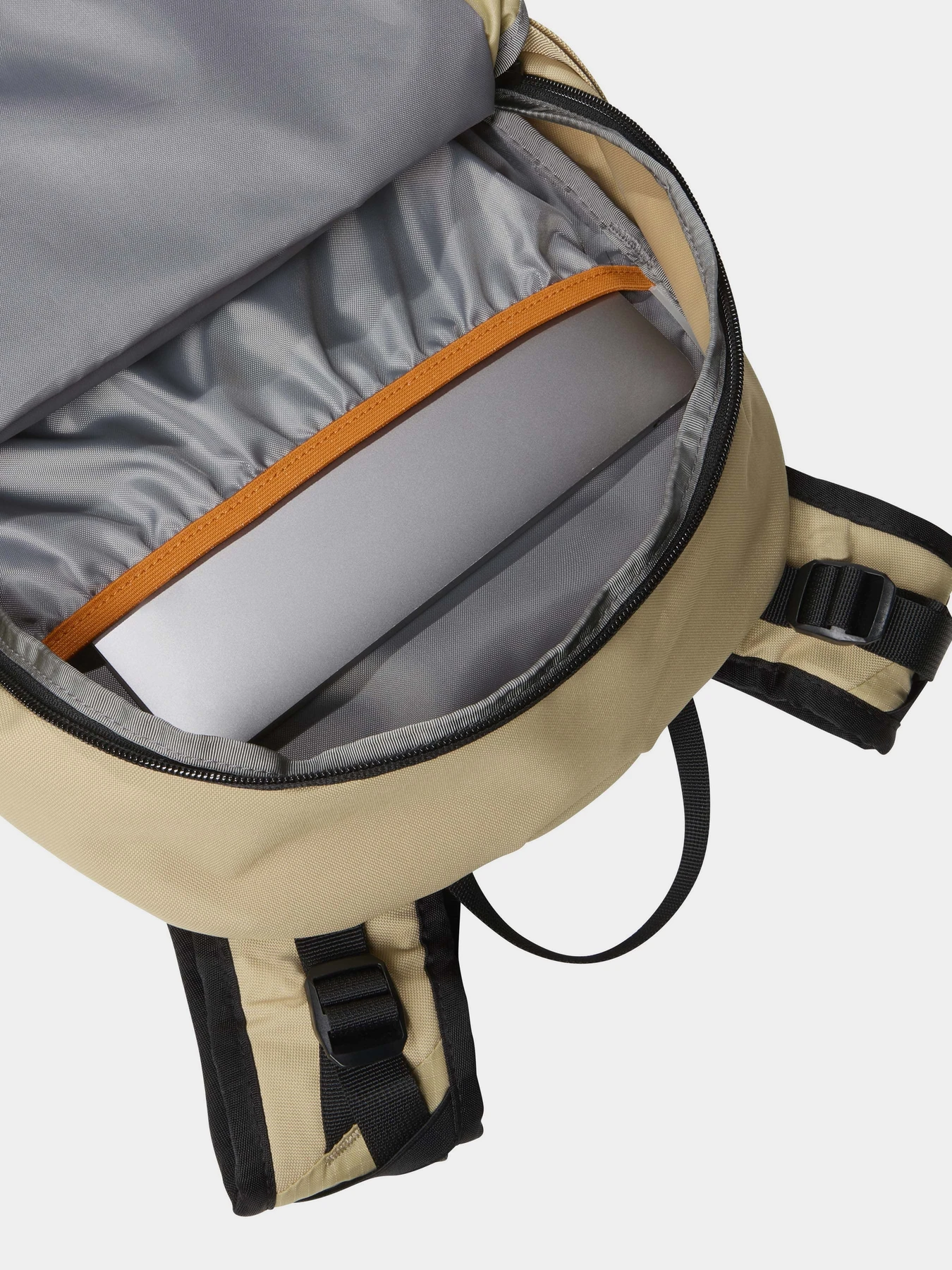 Рюкзаки The North Face Basin 24L модель NF0A52CYSOF1 Рюкзаки The North Face Basin 24L модель NF0A52CYSOF1 Фото