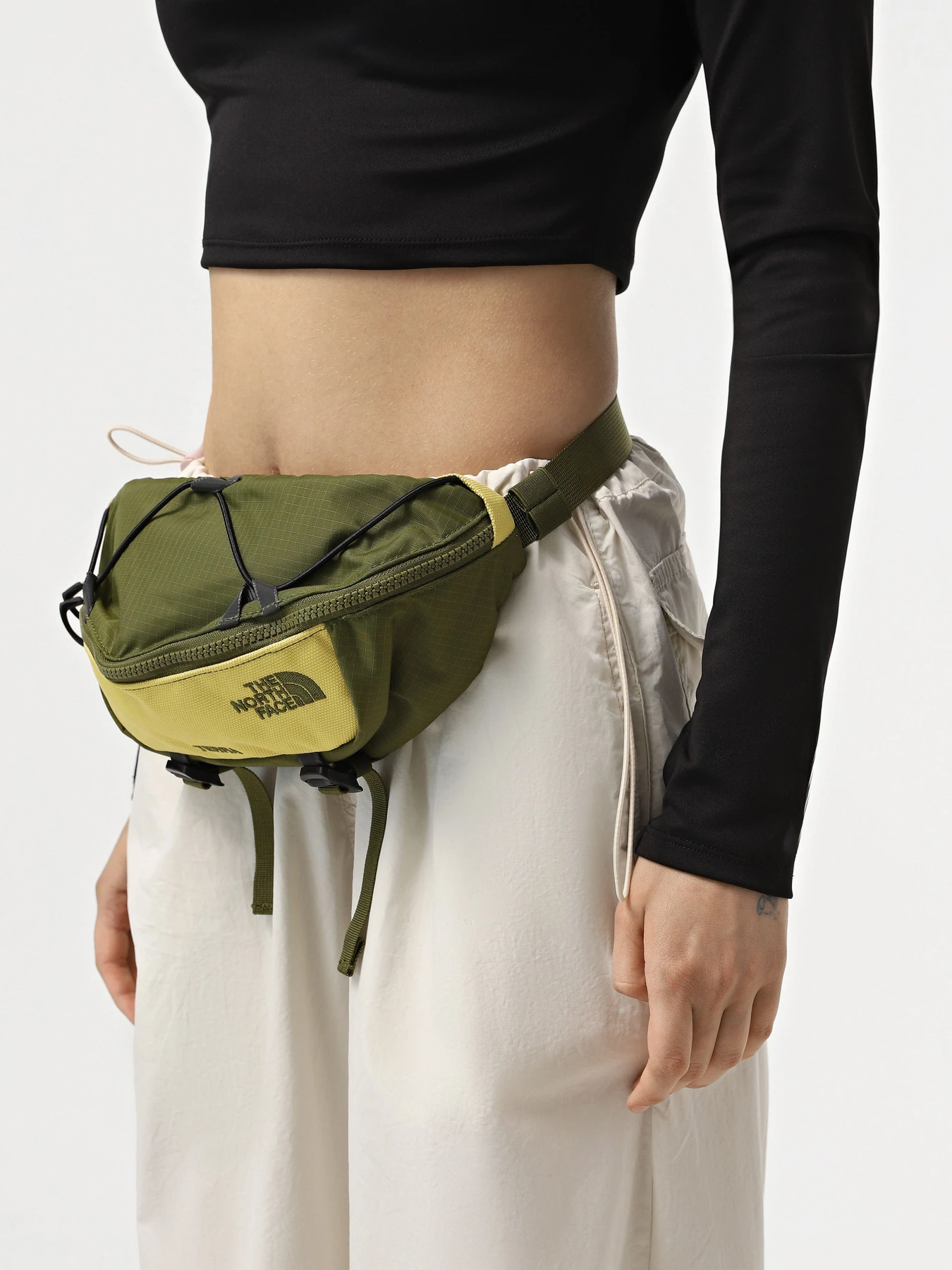 Сумки The North Face Terra Lumbar 3l модель NF0A81EOYI41 Сумки The North Face Terra Lumbar 3l модель NF0A81EOYI41 Фото