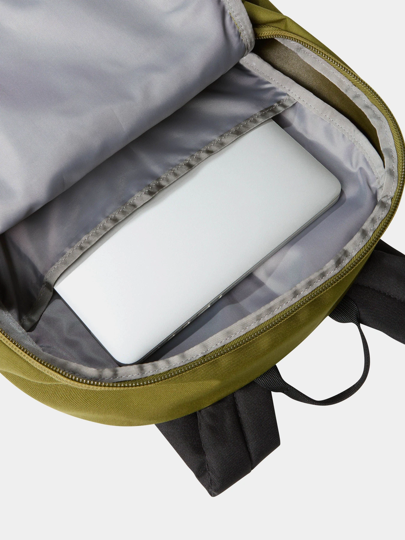 Рюкзаки The North Face Rodey 27L модель NF0A3KVCYIZ1 Рюкзаки The North Face Rodey 27L модель NF0A3KVCYIZ1 Фото