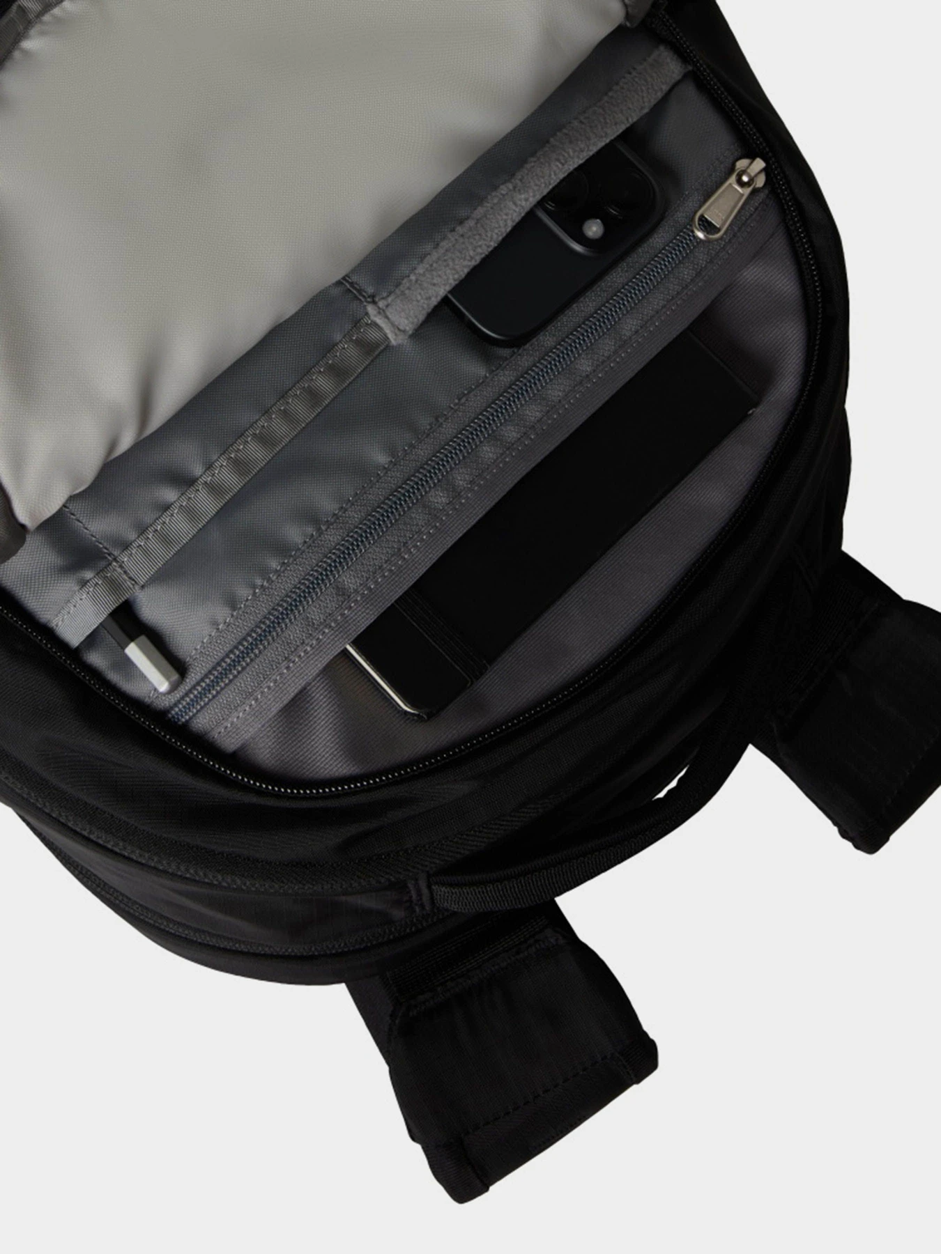 Рюкзаки The North Face Recon 30L модель NF0A52SH4HF1 Рюкзаки The North Face Recon 30L модель NF0A52SH4HF1 Фото