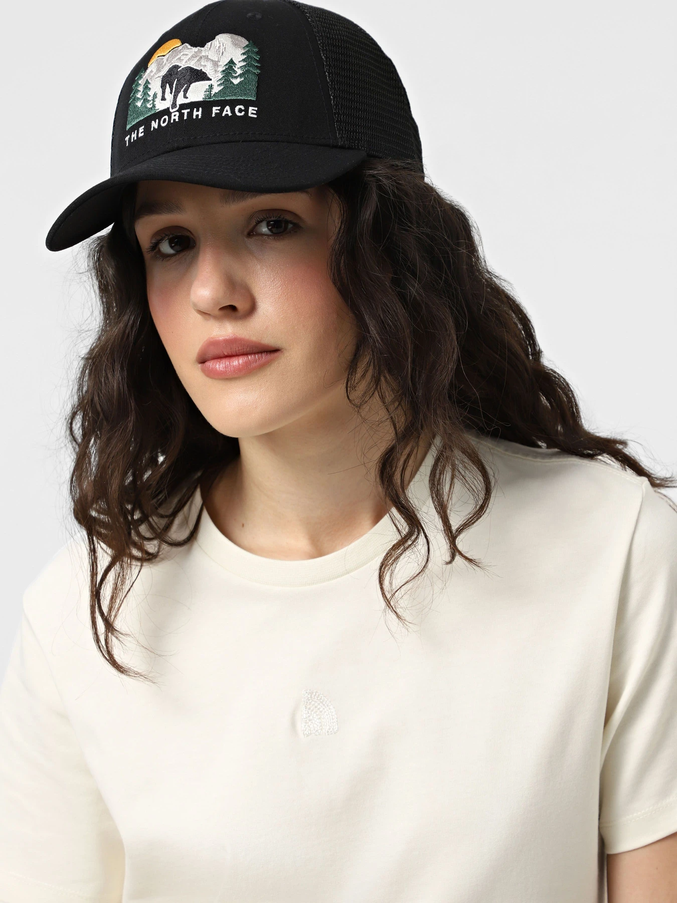 Шапки и кепки The North Face Embroidered Mudder Trucker модель NF0A7WH396O1 Шапки и кепки The North Face Embroidered Mudder Trucker модель NF0A7WH396O1 Фото