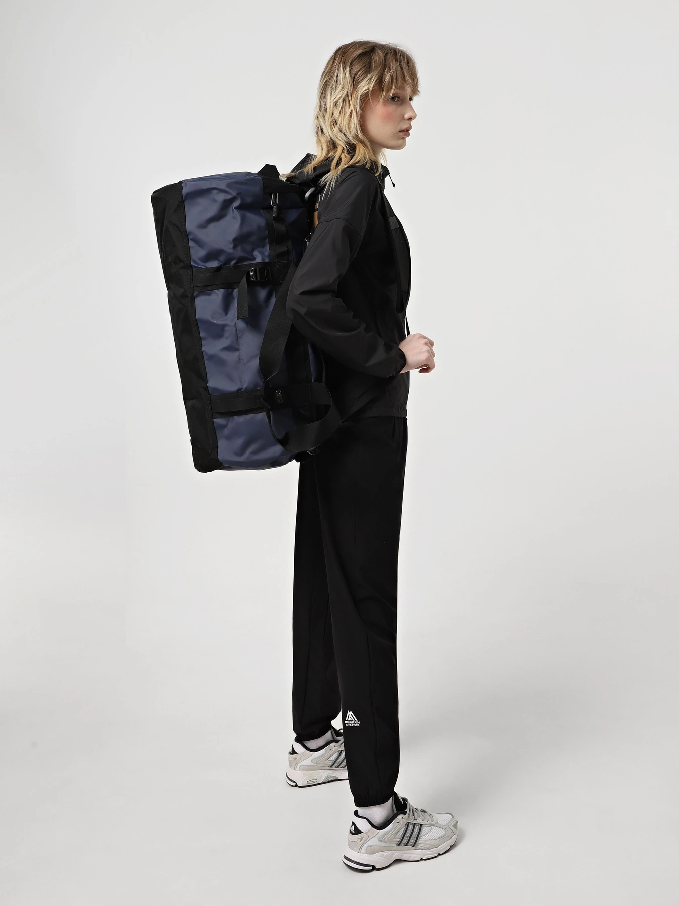 Дорожные сумки и чемоданы The North Face Base Camp Duffel - M 71L модель NF0A52SA4Y21 Дорожные сумки и чемоданы The North Face Base Camp Duffel - M 71L модель NF0A52SA4Y21 Фото