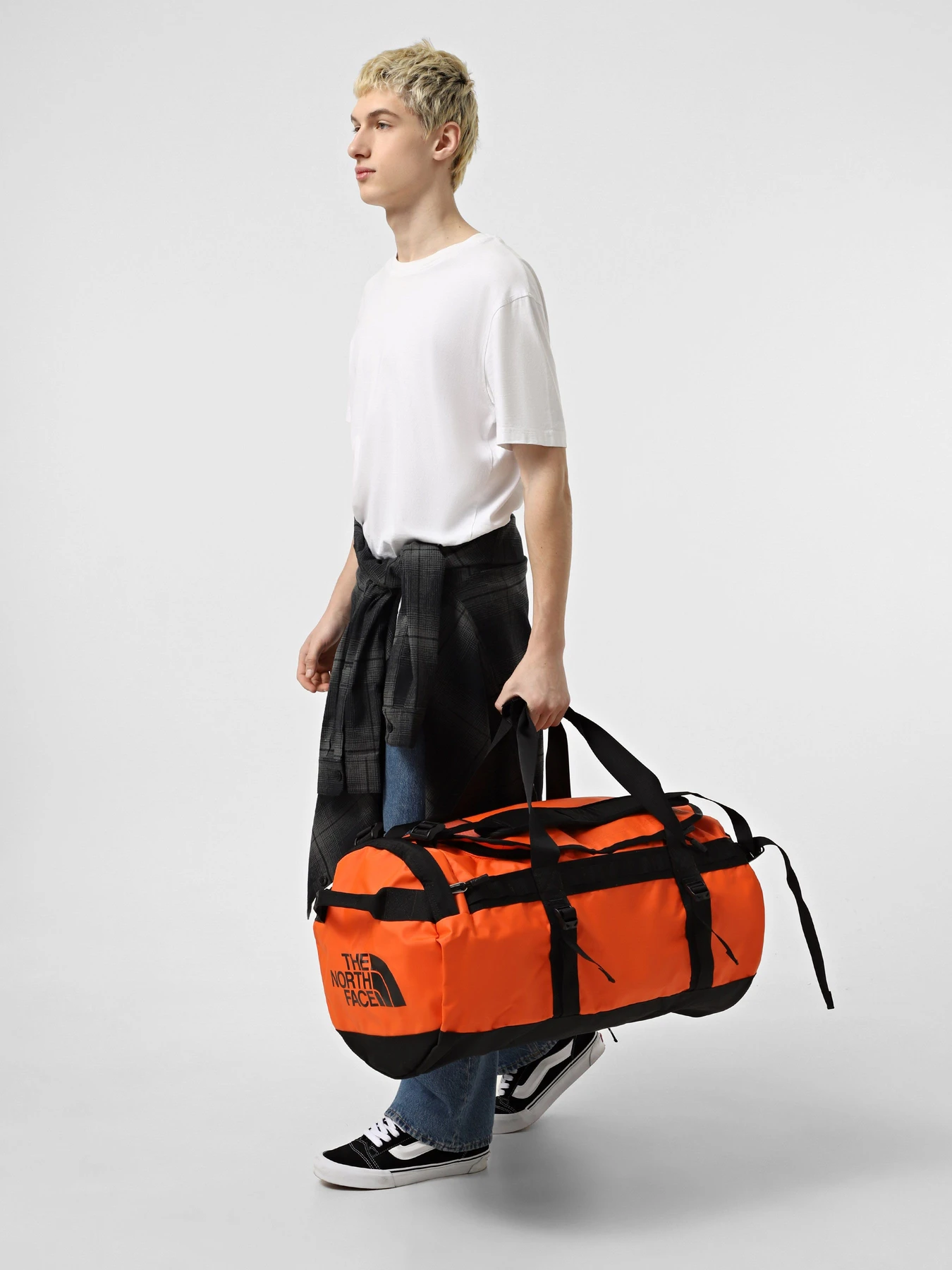 Дорожные сумки и чемоданы The North Face Base Camp Duffel - M 71L модель NF0A52SA9XI1 Дорожные сумки и чемоданы The North Face Base Camp Duffel - M 71L модель NF0A52SA9XI1 Фото