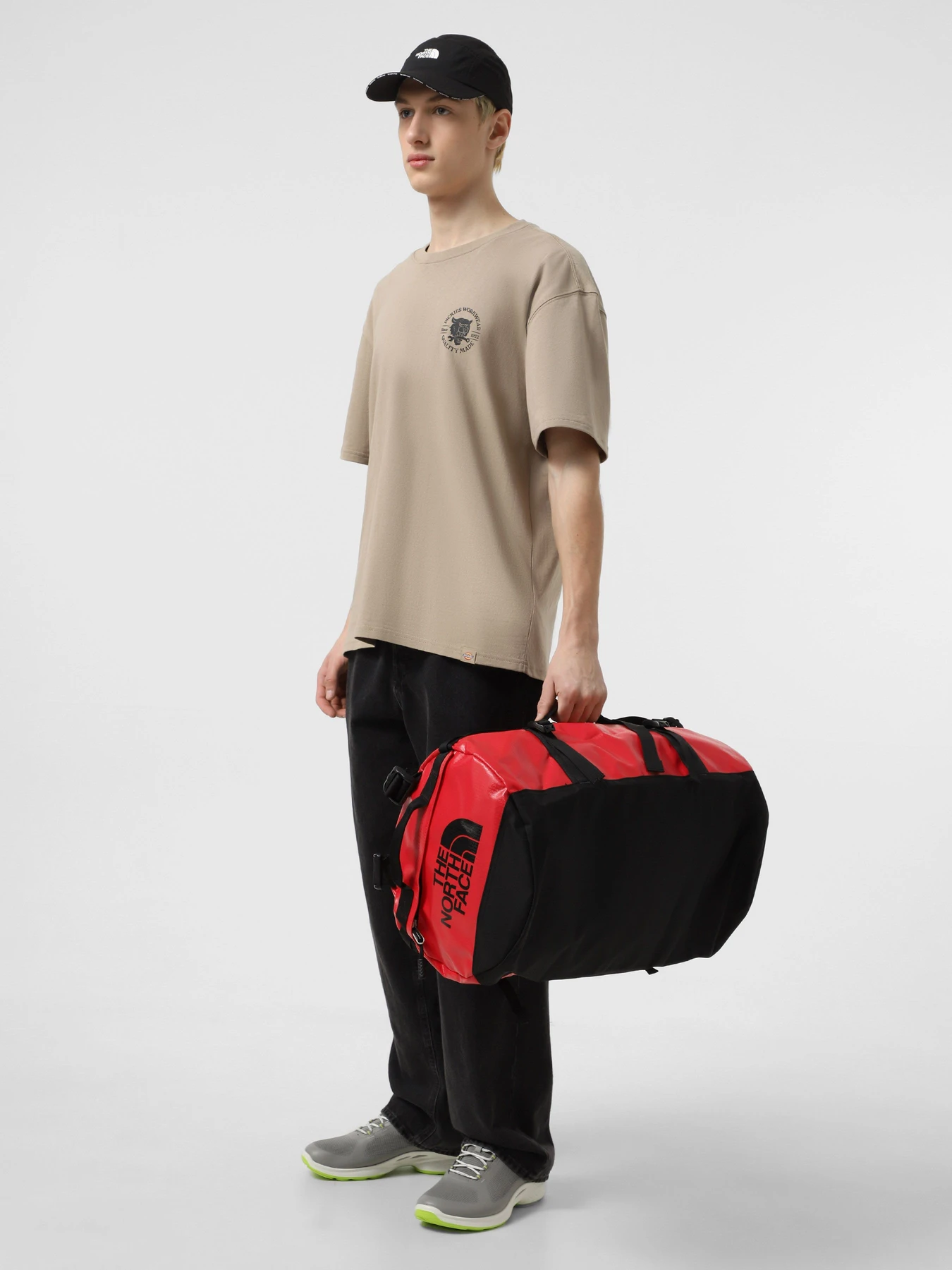 Дорожные сумки и чемоданы The North Face Base Camp Duffel - S 50L модель NF0A52ST54A1 Дорожные сумки и чемоданы The North Face Base Camp Duffel - S 50L модель NF0A52ST54A1 Фото