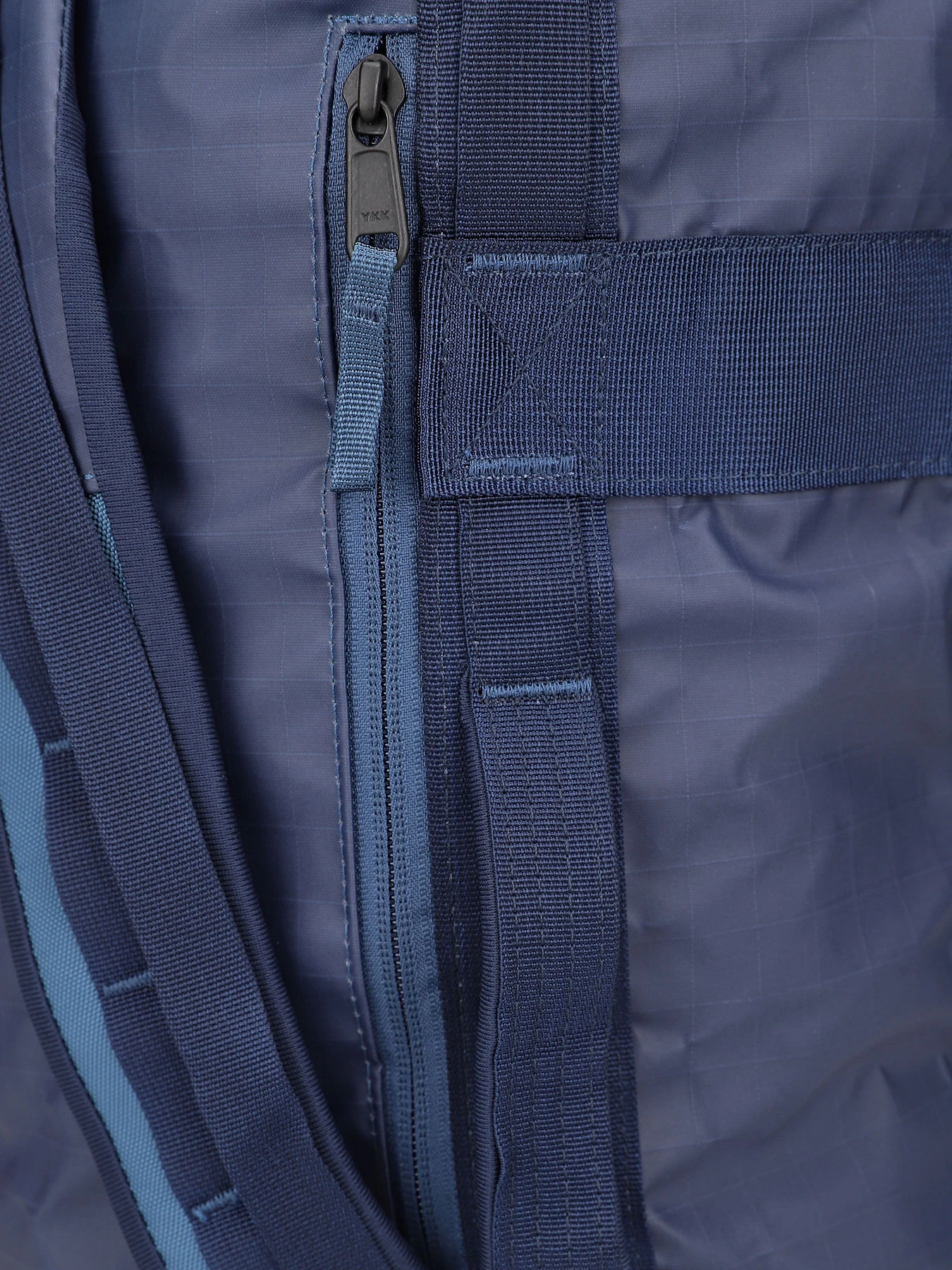 Дорожные сумки и чемоданы The North Face Base Camp Voyager Duffel 32l модель NF0A52RR9261 Дорожные сумки и чемоданы The North Face Base Camp Voyager Duffel 32l модель NF0A52RR9261 Фото