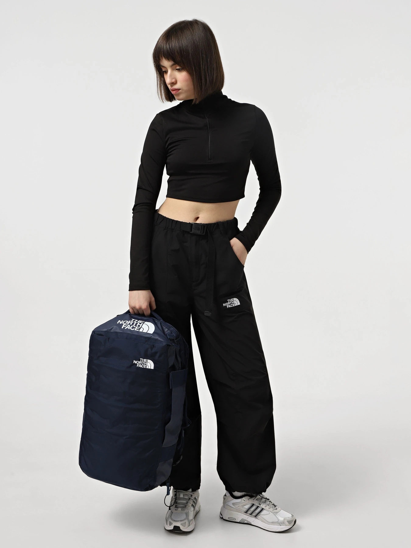 Дорожные сумки и чемоданы The North Face Base Camp Voyager Duffel 32l модель NF0A52RR9261 Дорожные сумки и чемоданы The North Face Base Camp Voyager Duffel 32l модель NF0A52RR9261 Фото