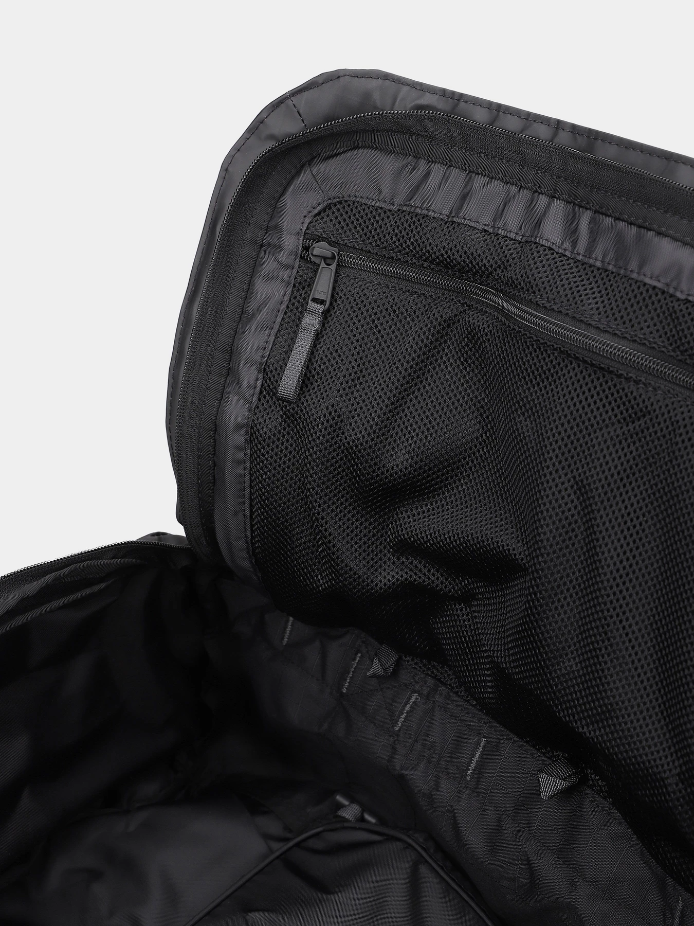 Дорожные сумки и чемоданы The North Face Base Camp Voyager Duffel 32l модель NF0A52RRKT01 Дорожные сумки и чемоданы The North Face Base Camp Voyager Duffel 32l модель NF0A52RRKT01 Фото