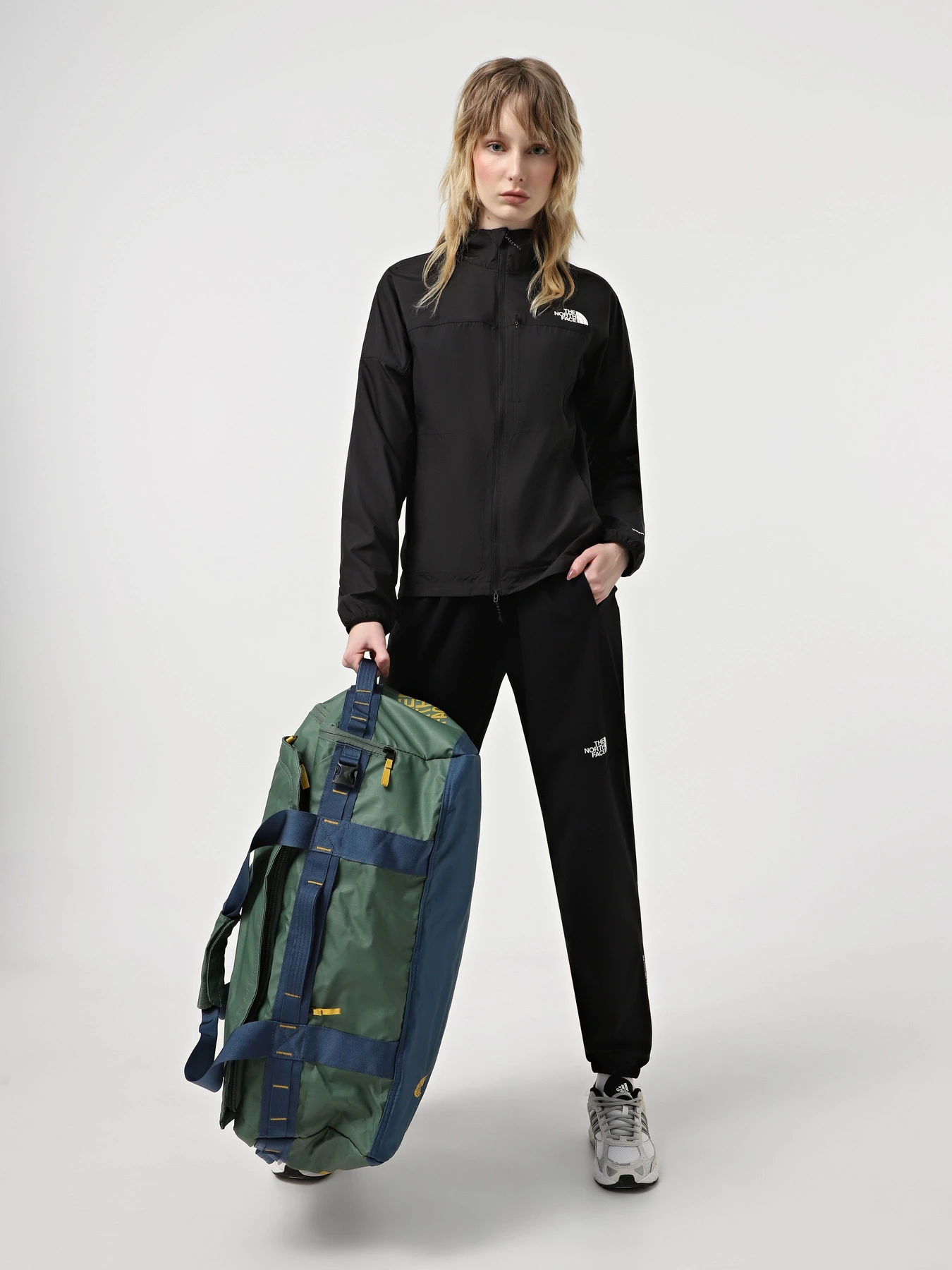 Дорожные сумки и чемоданы The North Face Base Camp Voyager Duffel 62L модель NF0A52S3A721 Дорожные сумки и чемоданы The North Face Base Camp Voyager Duffel 62L модель NF0A52S3A721 Фото