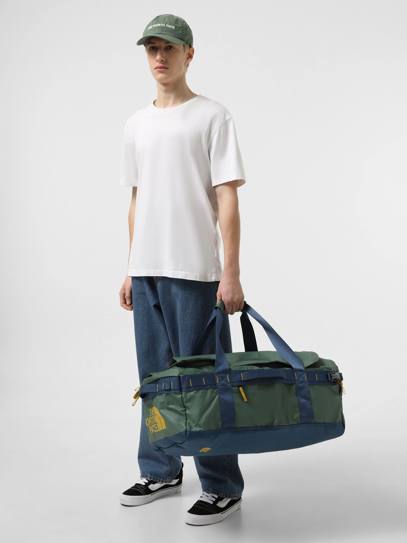 Дорожные сумки и чемоданы The North Face Base Camp Voyager Duffel 62L модель NF0A52S3A721 Дорожные сумки и чемоданы The North Face Base Camp Voyager Duffel 62L модель NF0A52S3A721 Фото