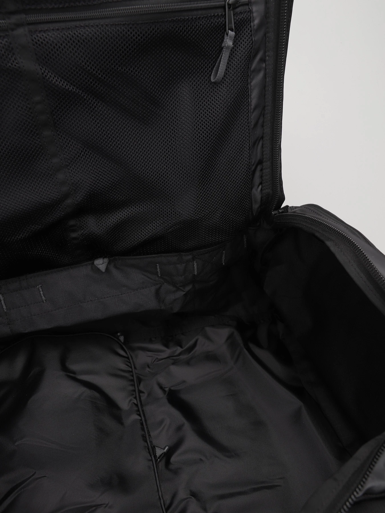 Дорожные сумки и чемоданы The North Face Base Camp Voyager Duffel 62L модель NF0A52S3KT01 Дорожные сумки и чемоданы The North Face Base Camp Voyager Duffel 62L модель NF0A52S3KT01 Фото