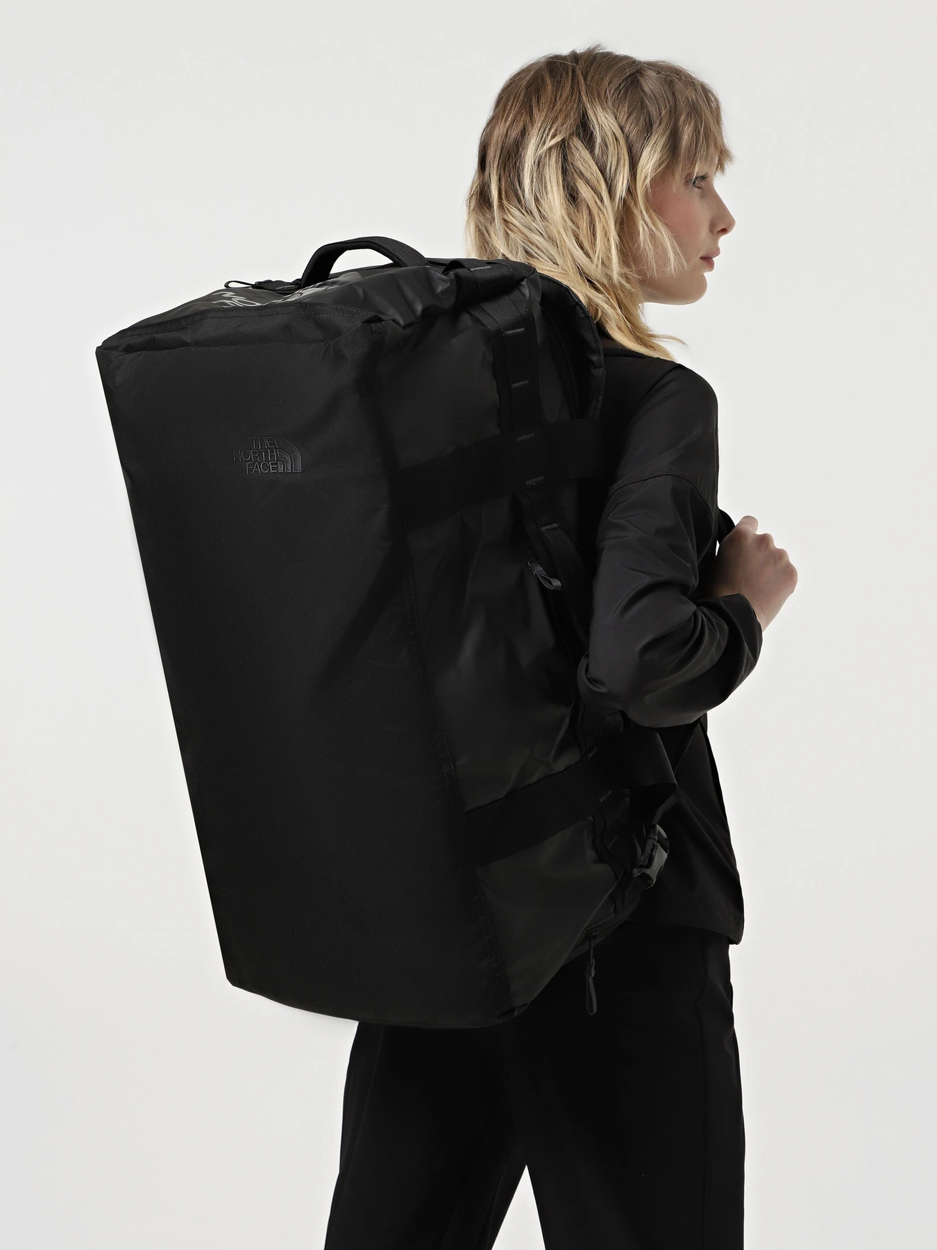 Дорожные сумки и чемоданы The North Face Base Camp Voyager Duffel 62L модель NF0A52S3KT01 Дорожные сумки и чемоданы The North Face Base Camp Voyager Duffel 62L модель NF0A52S3KT01 Фото