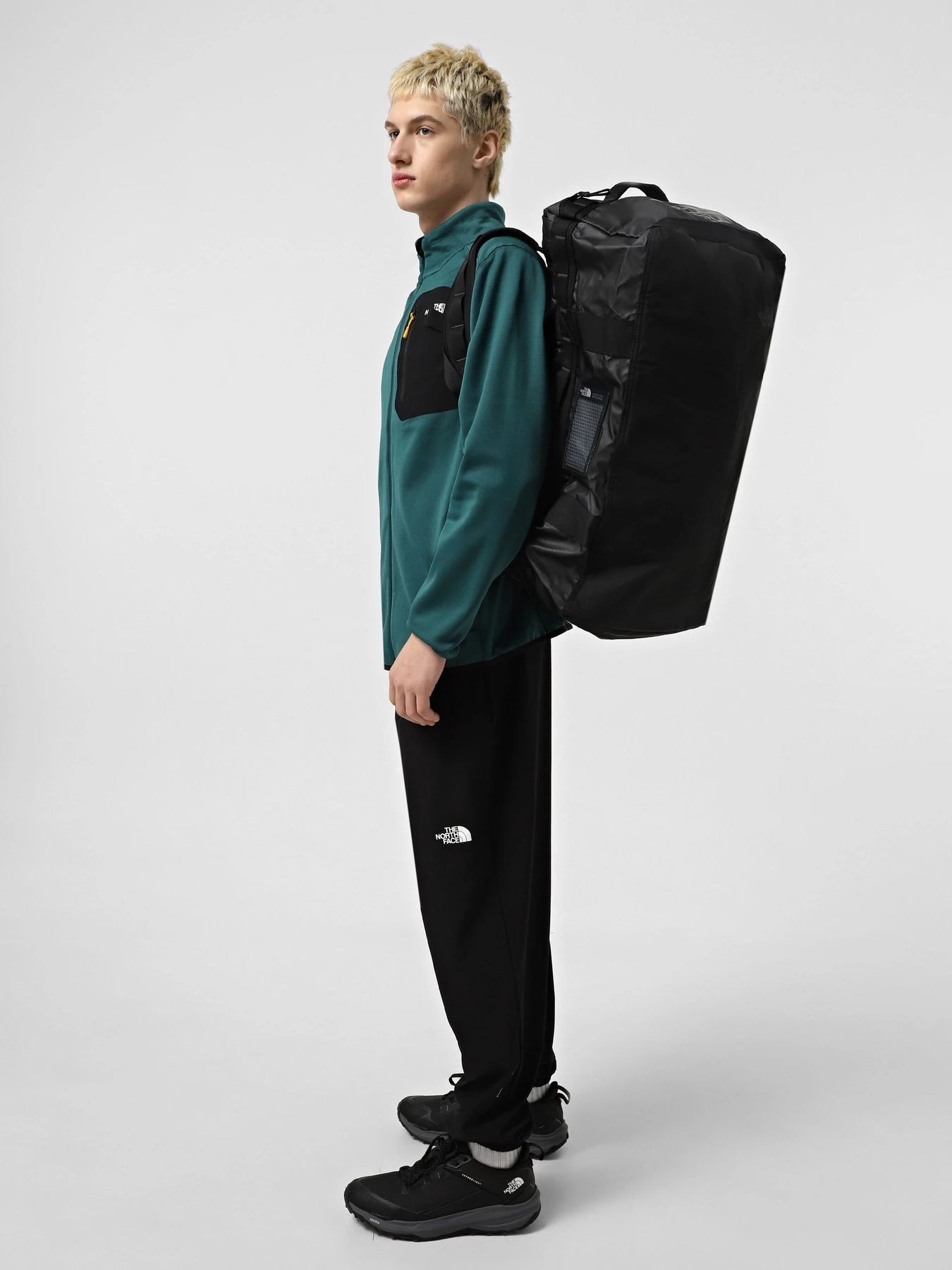 Дорожные сумки и чемоданы The North Face Base Camp Voyager Duffel 62L модель NF0A52S3KT01 Дорожные сумки и чемоданы The North Face Base Camp Voyager Duffel 62L модель NF0A52S3KT01 Фото