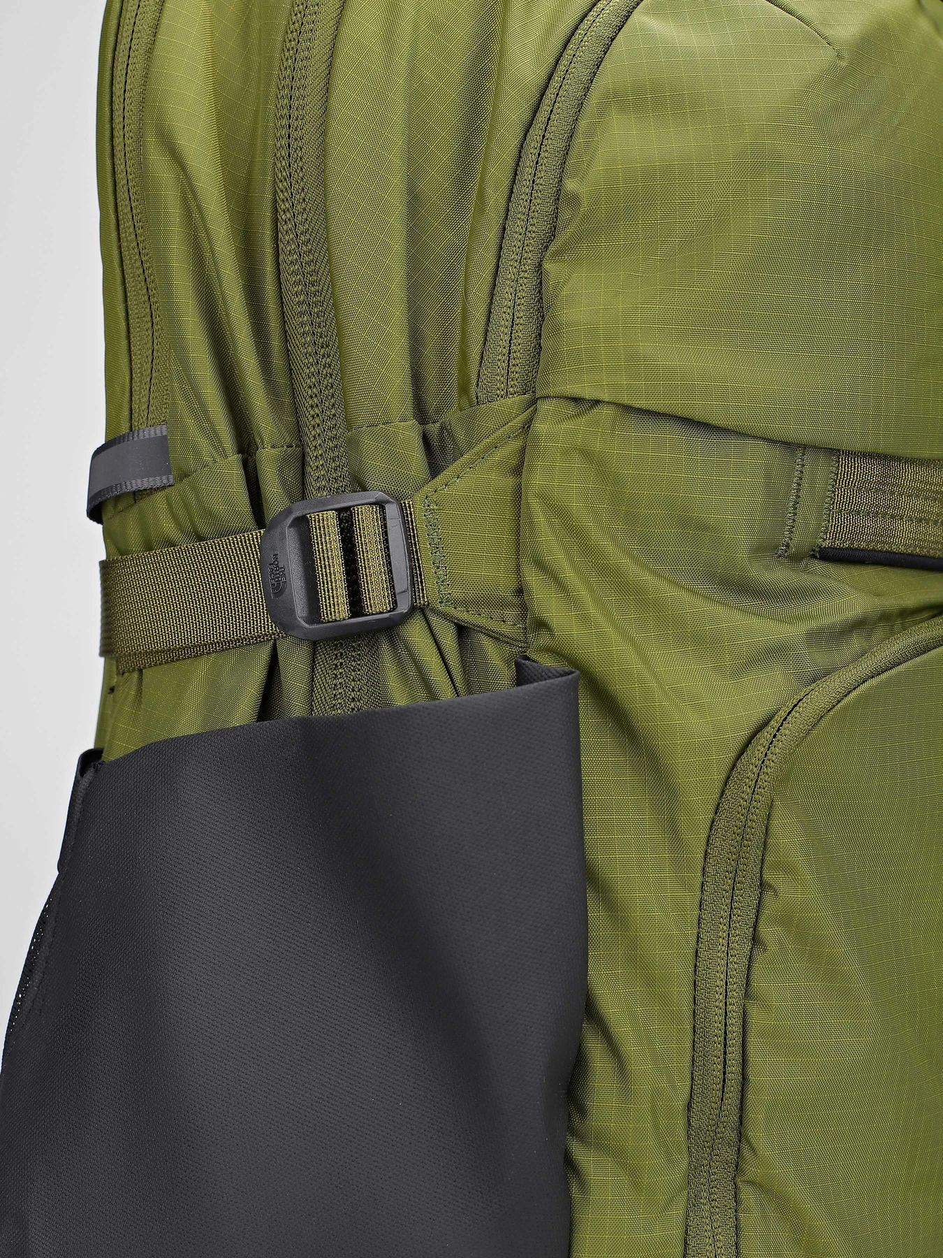 Рюкзаки The North Face Router 40L модель NF0A52SF4FR1 Рюкзаки The North Face Router 40L модель NF0A52SF4FR1 Фото