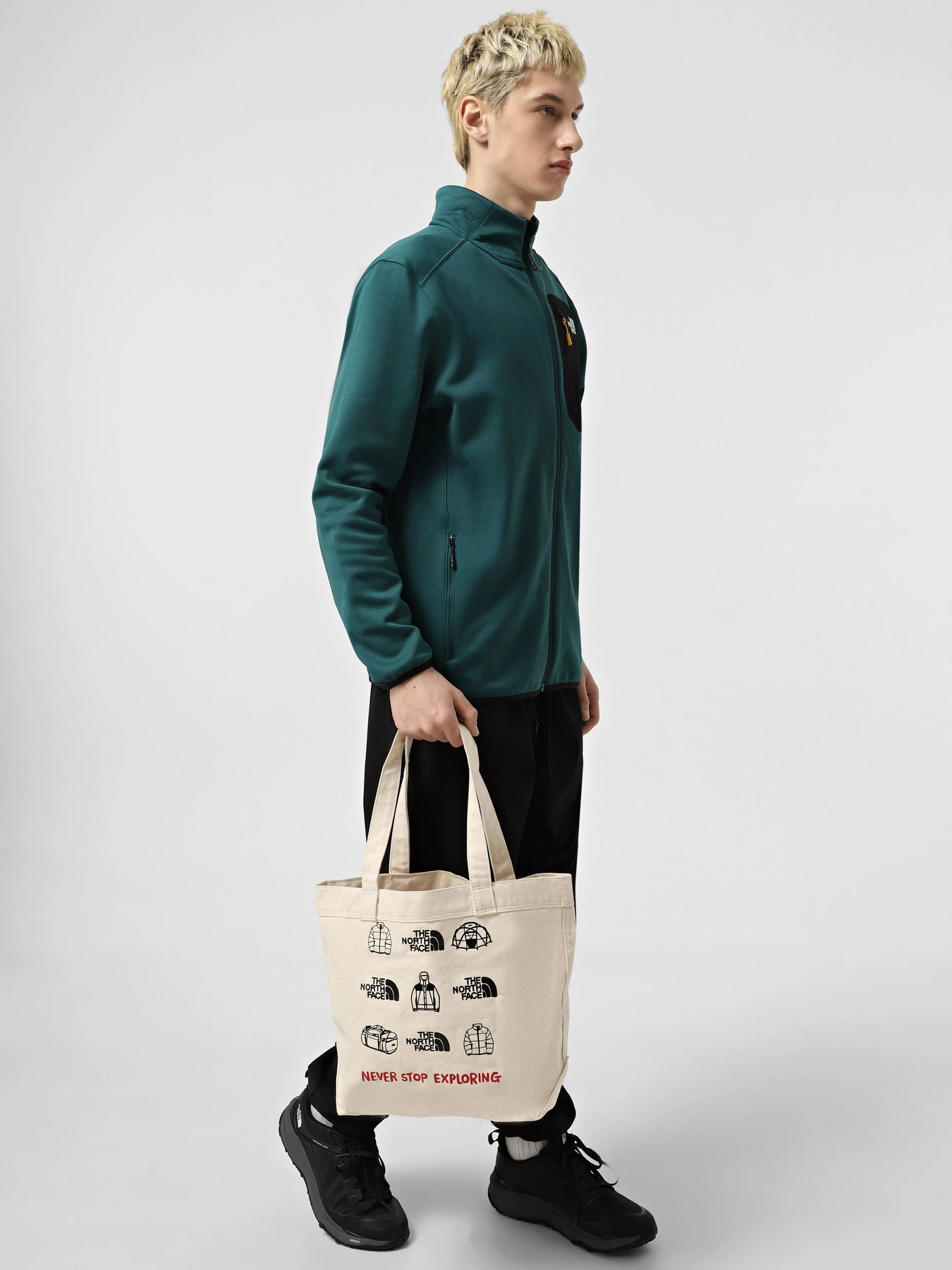 Сумки The North Face Cotton 17 L модель NF0A3VWQBUO1 Сумки The North Face Cotton 17 L модель NF0A3VWQBUO1 Фото