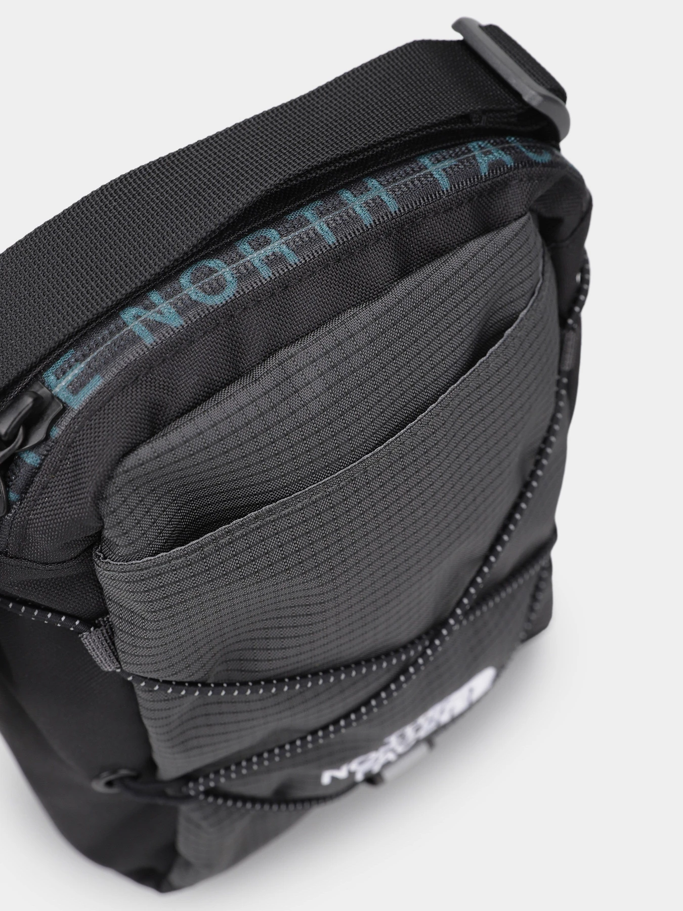 Сумки The North Face Jester 12L модель NF0A52UC0IO1 Сумки The North Face Jester 12L модель NF0A52UC0IO1 Фото
