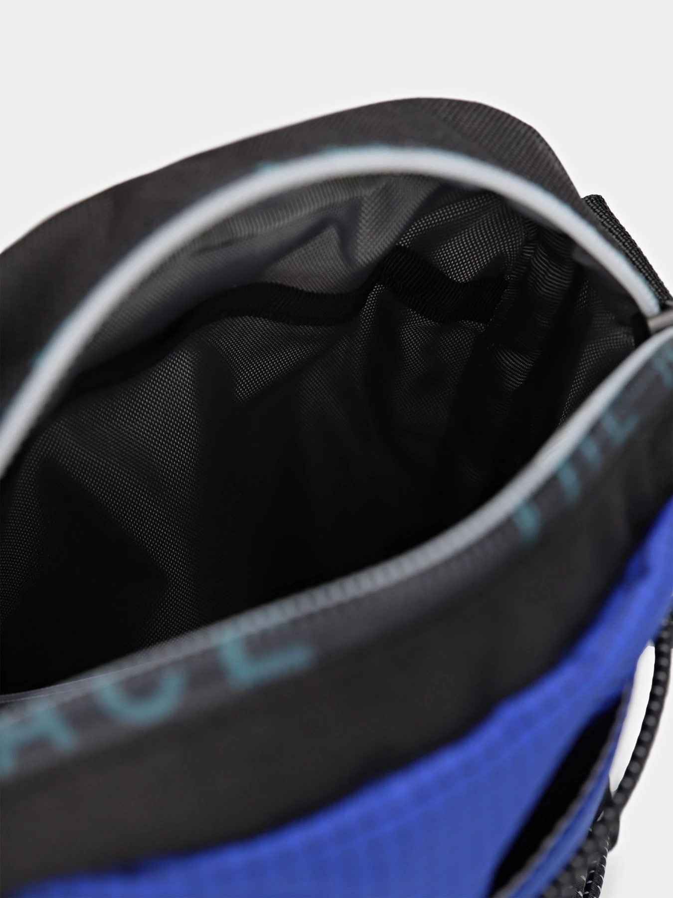 Сумки The North Face Jester 12L модель NF0A52UC0IT1 Сумки The North Face Jester 12L модель NF0A52UC0IT1 Фото