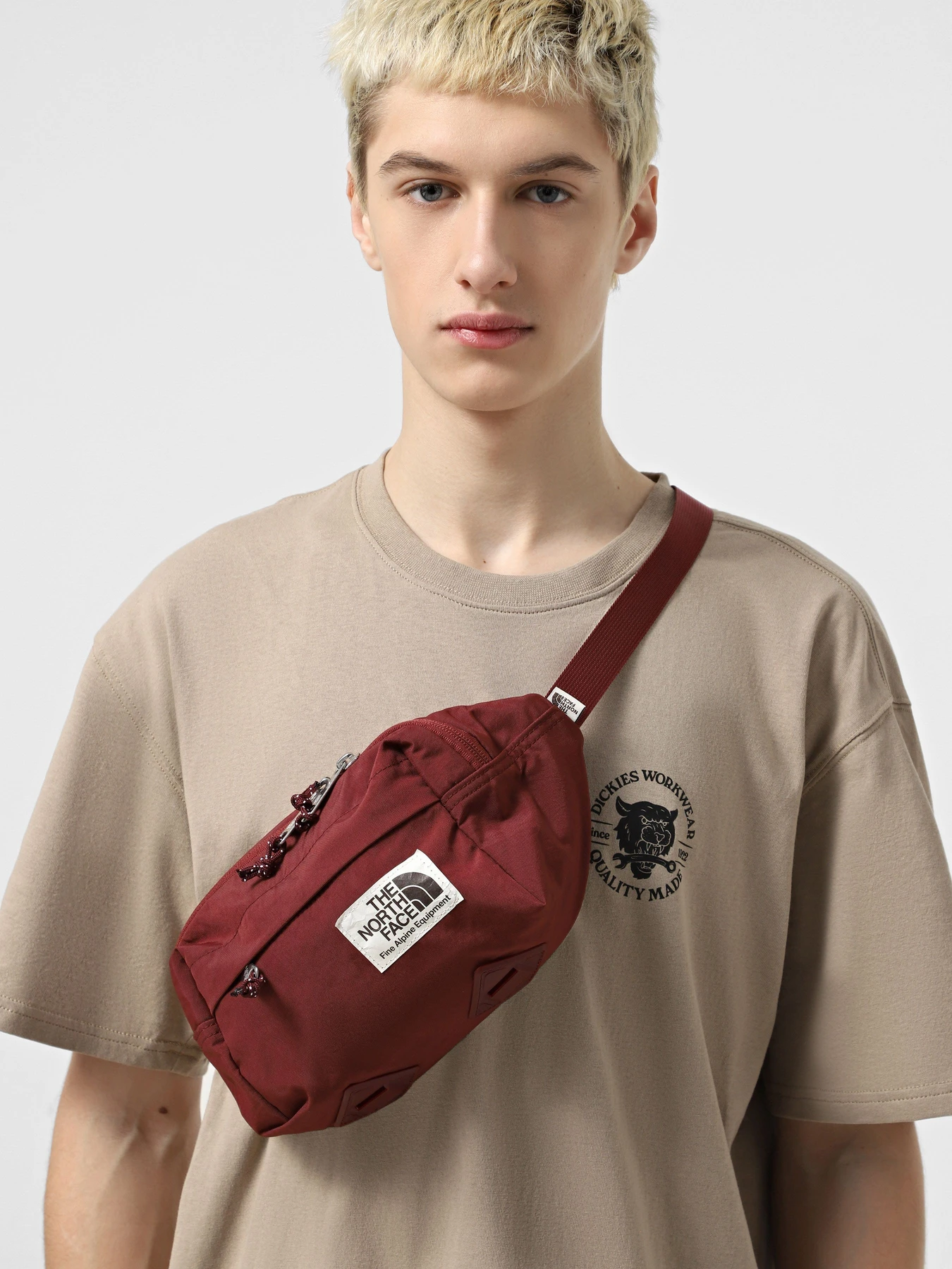 Сумки The North Face Berkeley Lumbar 4 L модель NF0A52VU82P1 Сумки The North Face Berkeley Lumbar 4 L модель NF0A52VU82P1 Фото
