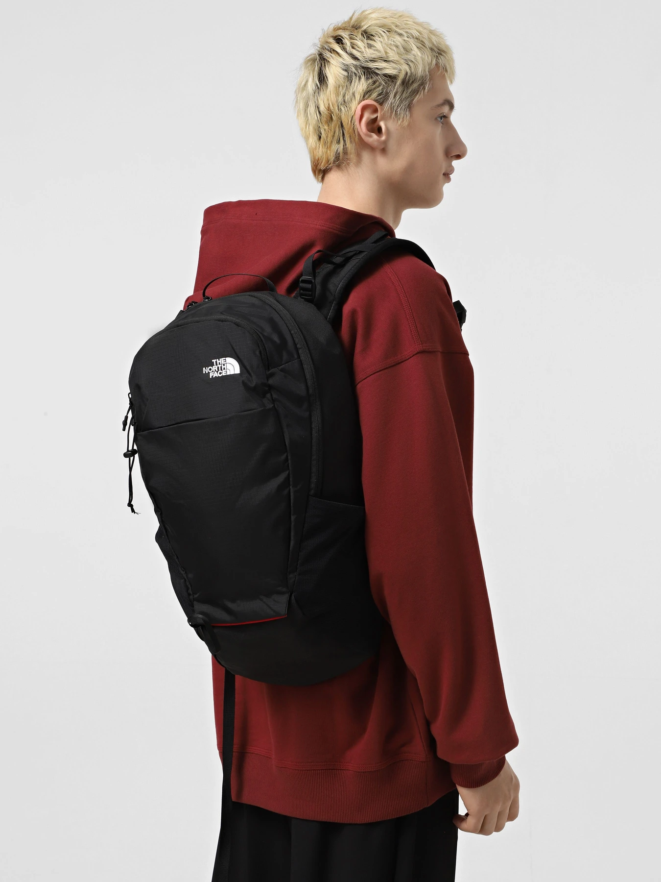 Рюкзаки The North Face Basin 18L модель NF0A52CZ4HF1 Рюкзаки The North Face Basin 18L модель NF0A52CZ4HF1 Фото