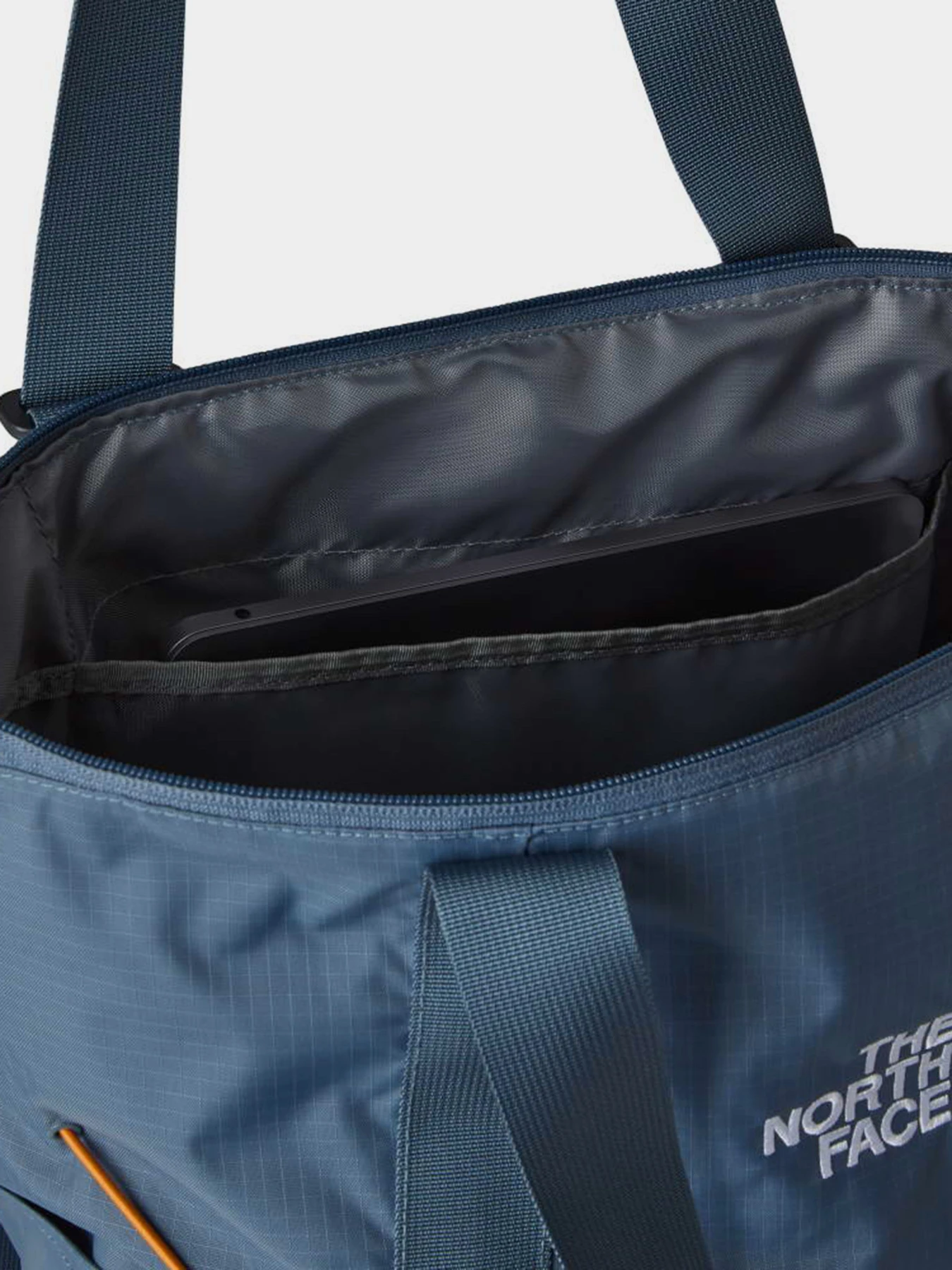 Сумки The North Face BOREALIS TOTE модель NF0A52SV0U31 Сумки The North Face BOREALIS TOTE модель NF0A52SV0U31 Фото