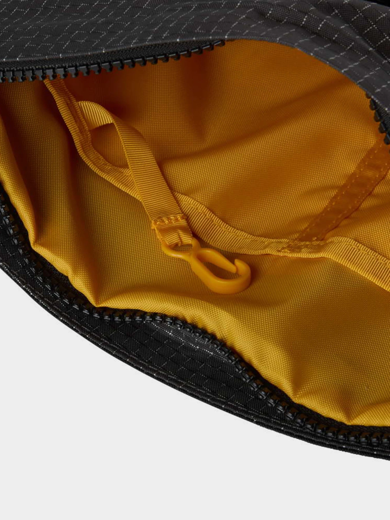 Сумки The North Face CLYFFE SHOULDER BAG модель NF0A8GJGWUO1 Сумки The North Face CLYFFE SHOULDER BAG модель NF0A8GJGWUO1 Фото