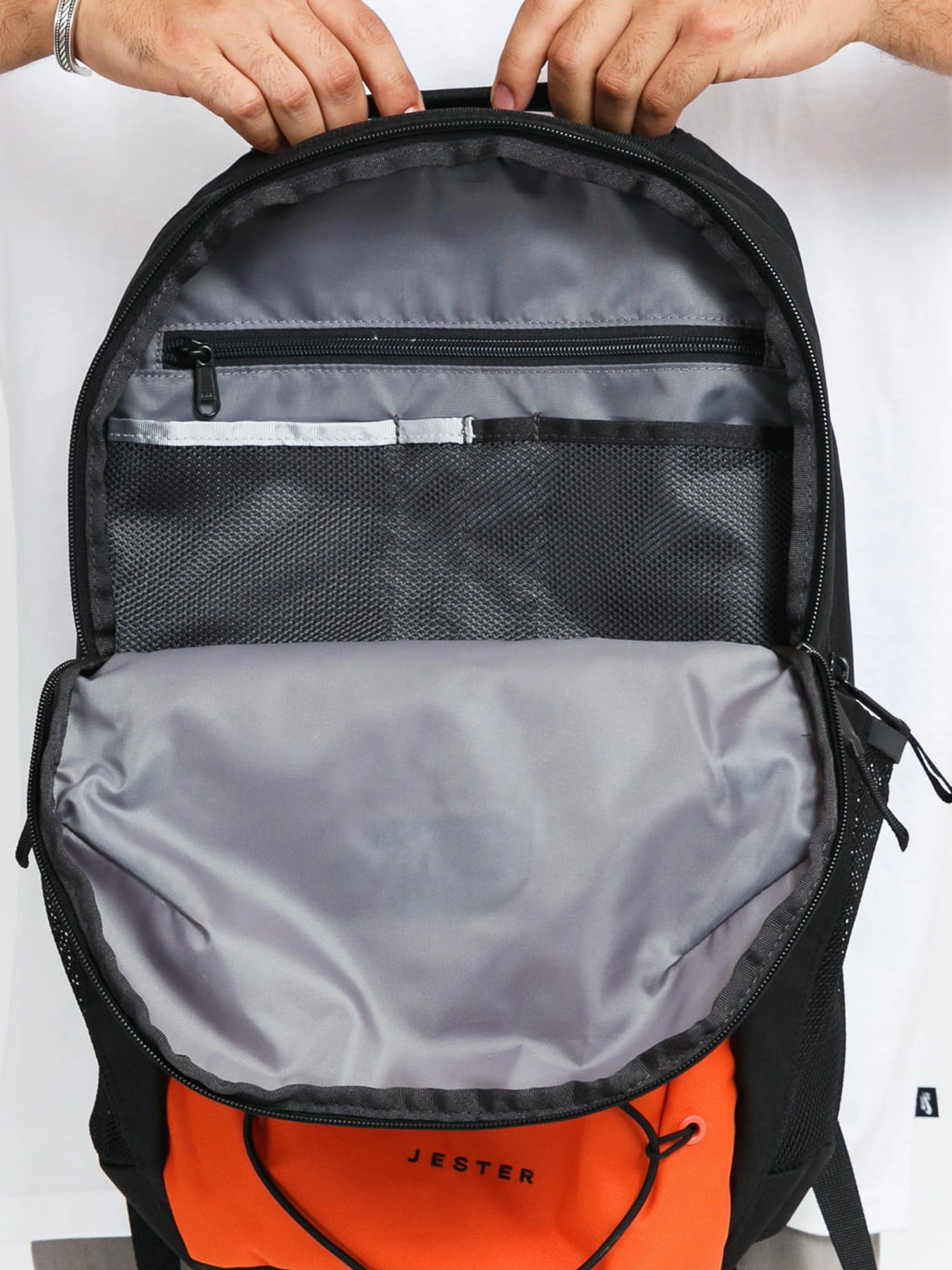 Рюкзаки The North Face Jester модель NF0A3VXFT971 Рюкзаки The North Face Jester модель NF0A3VXFT971 Фото
