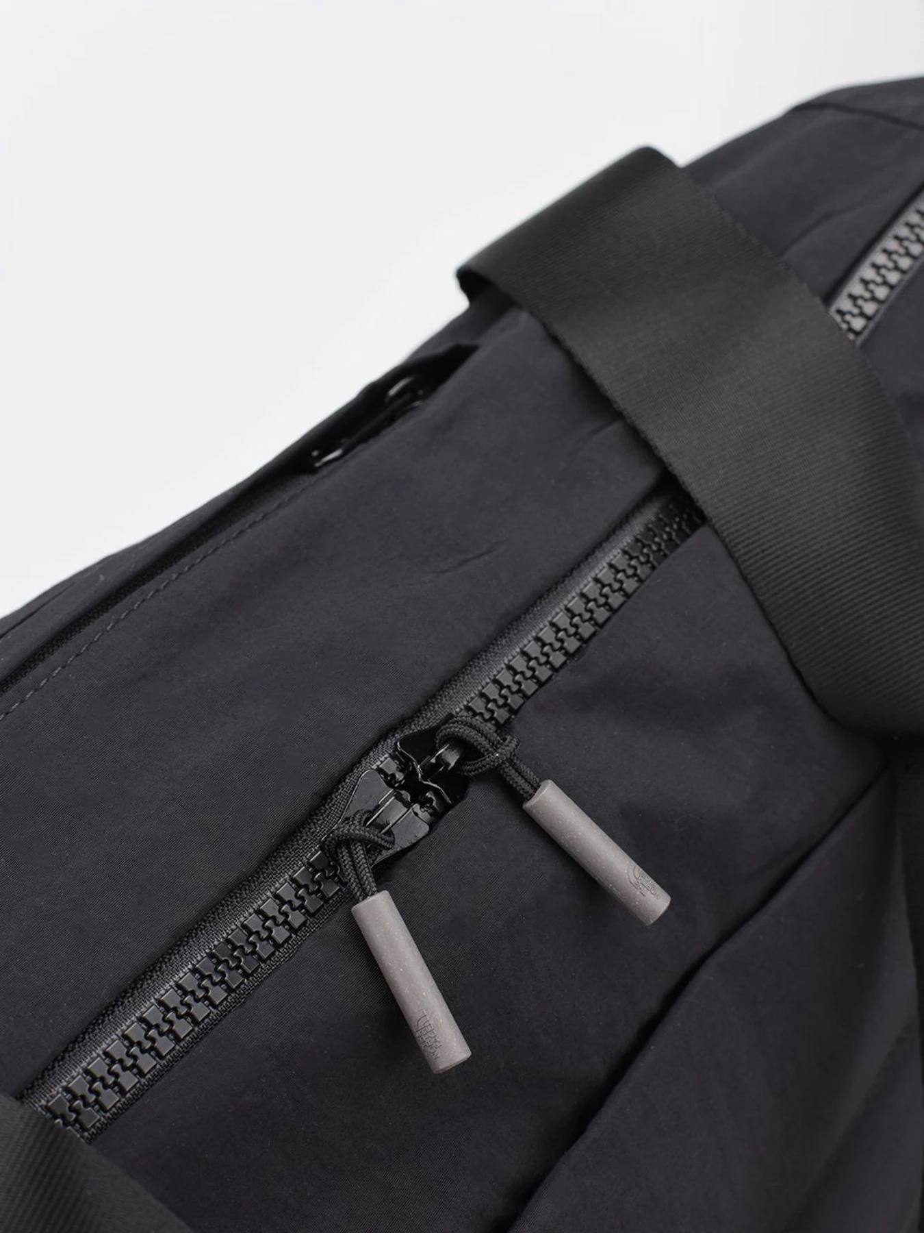 Сумки The North Face Never Stop Tote модель NF0A52T6KX71 Сумки The North Face Never Stop Tote модель NF0A52T6KX71 Фото