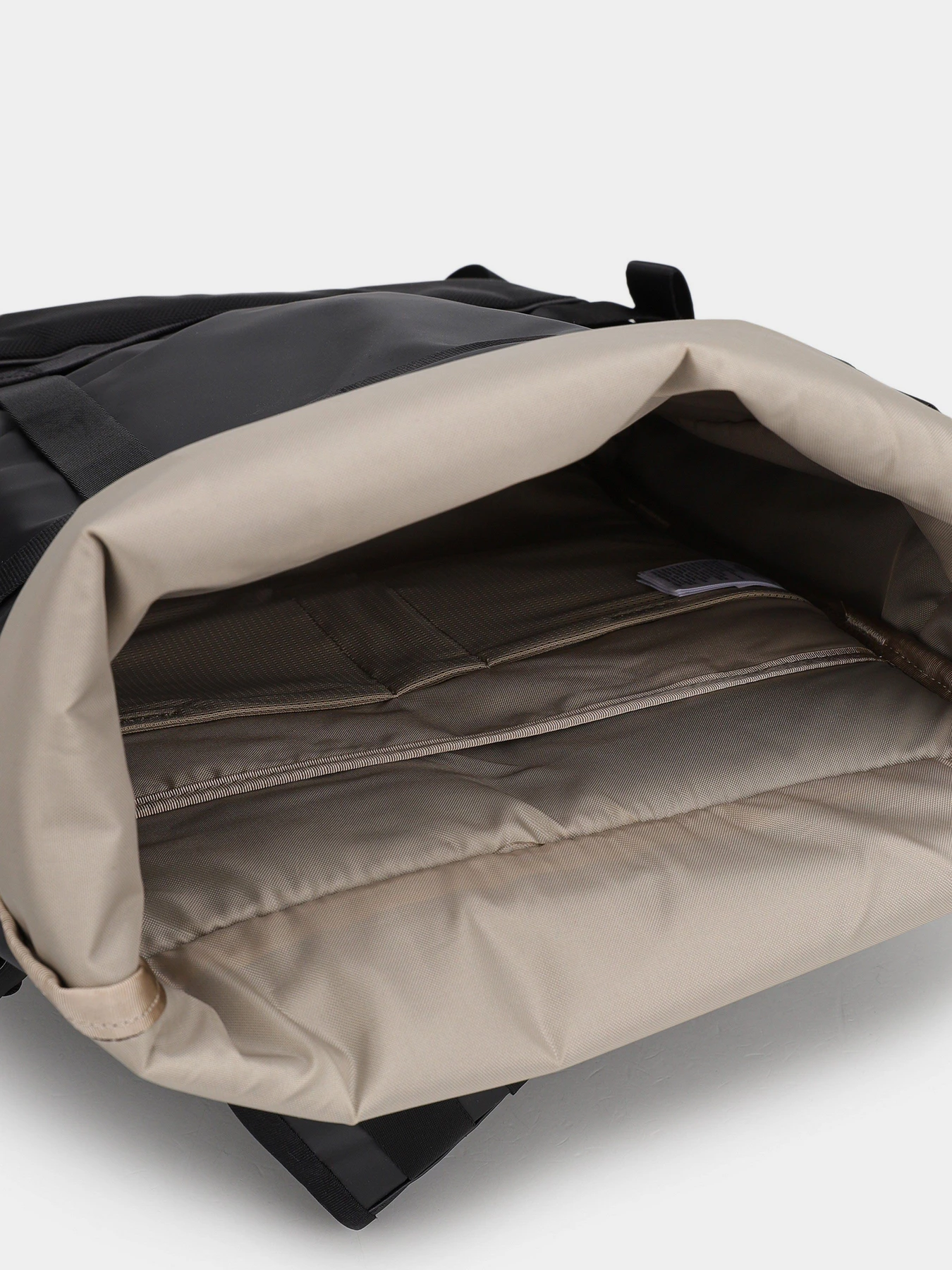 Рюкзаки The North Face Commuter Roll Top модель NF0A52TTKX71 Рюкзаки The North Face Commuter Roll Top модель NF0A52TTKX71 Фото