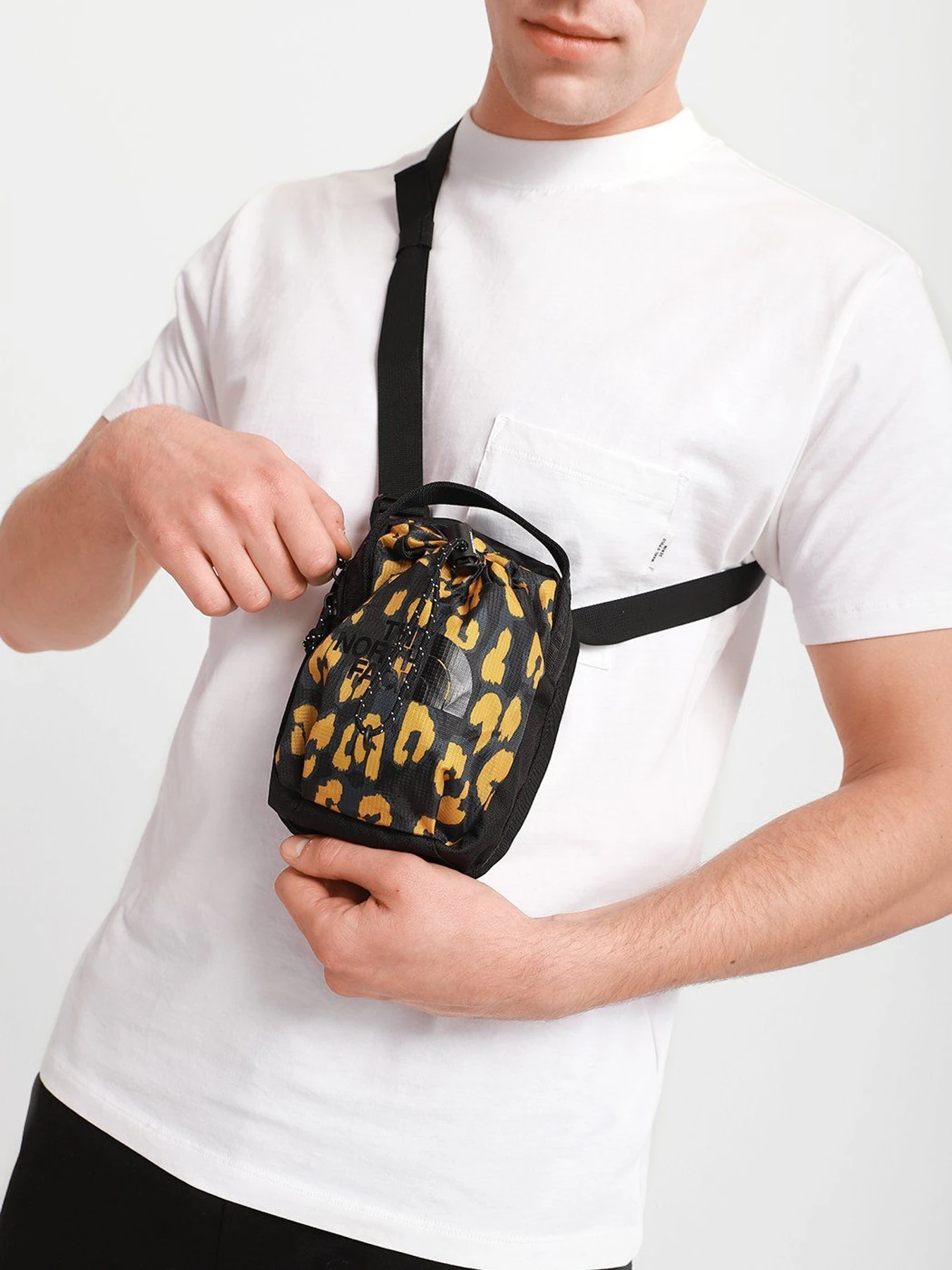Сумки The North Face Bozer Cross Body модель NF0A52RY28G1 Сумки The North Face Bozer Cross Body модель NF0A52RY28G1 Фото