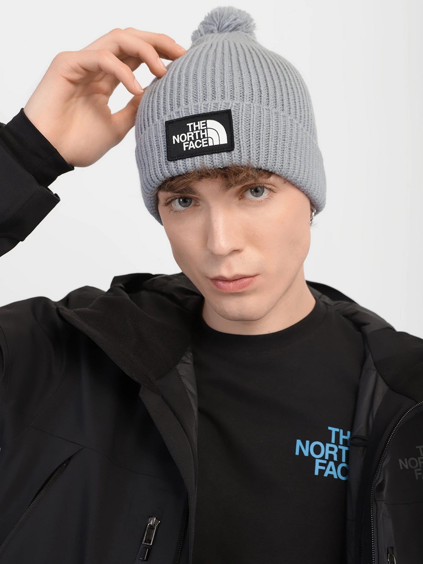 Шапки и кепки The North Face Logo Box Pom Beanie модель NF0A3FN3ZDK1 Шапки и кепки The North Face Logo Box Pom Beanie модель NF0A3FN3ZDK1 Фото