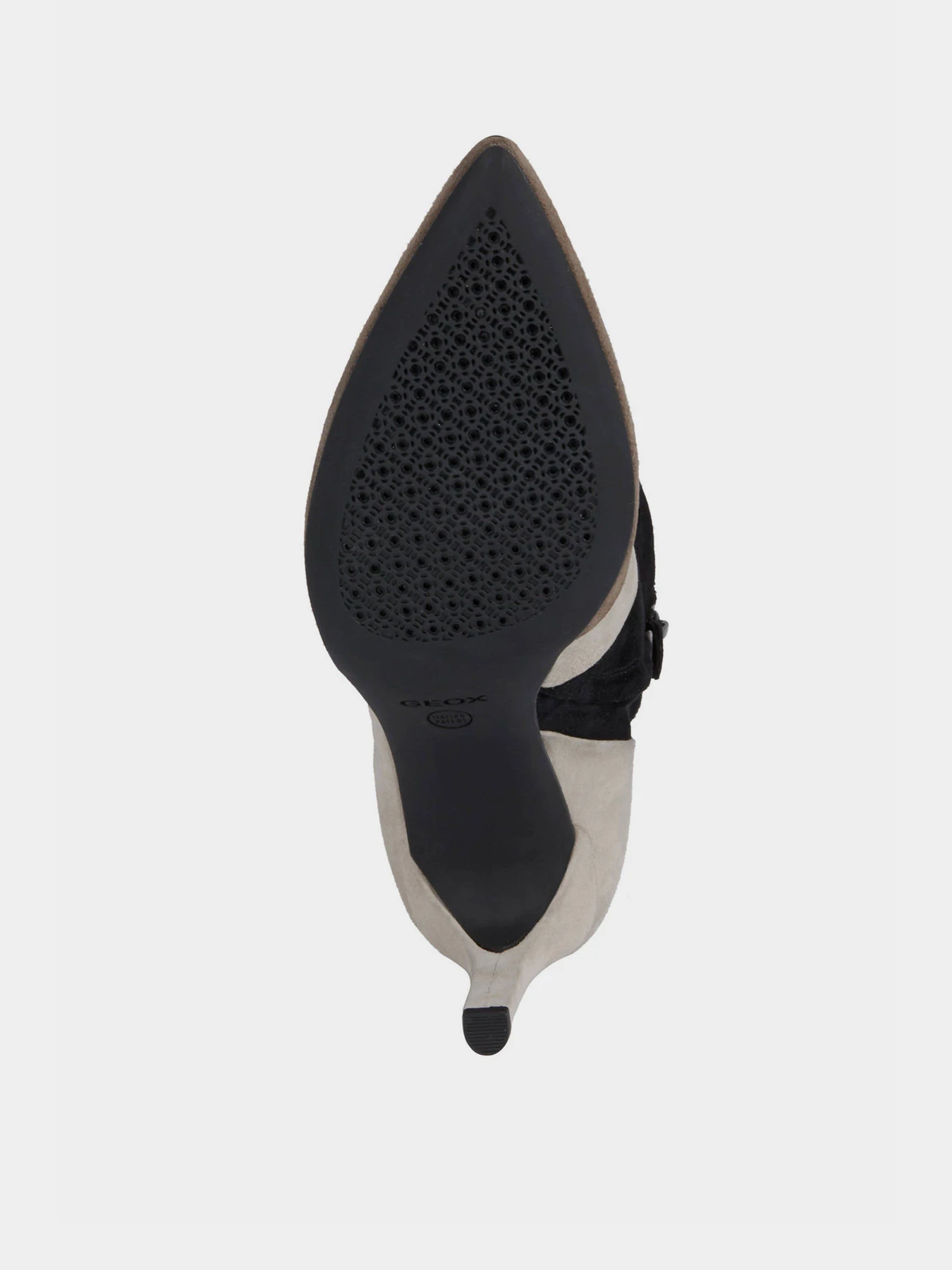 Ботинки и сапоги Geox Faviola модель D168UB-00021-C1J9B Ботинки и сапоги Geox Faviola модель D168UB-00021-C1J9B Фото