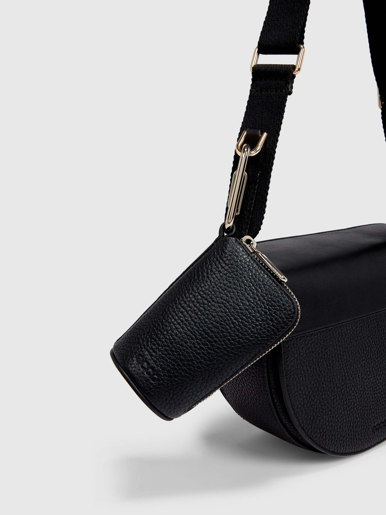 Сумки ECCO Textureblock Saddle модель 910582390000 Фото