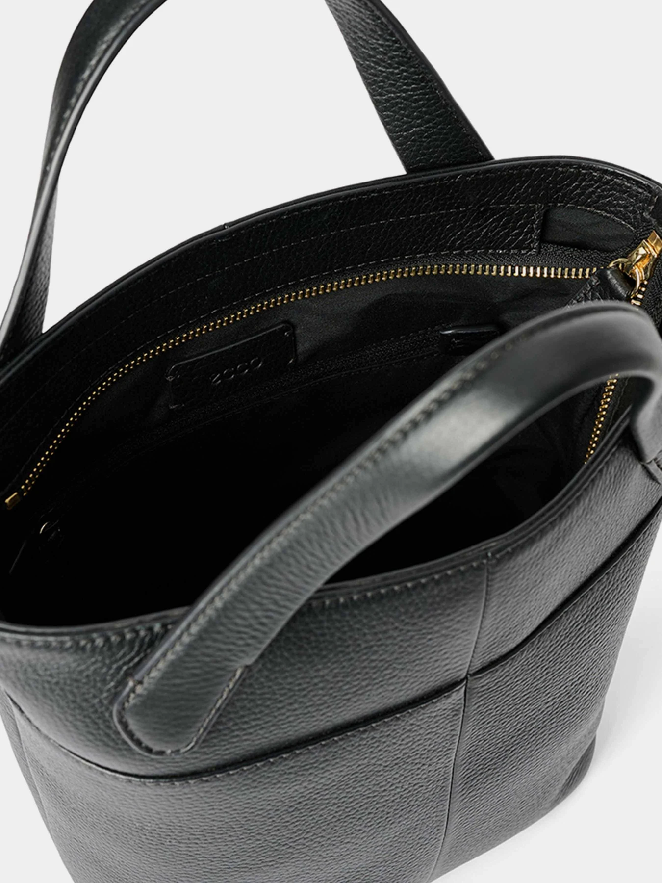 Сумки ECCO ESSENTIAL TOTE S модель 910828190000 Сумки ECCO ESSENTIAL TOTE S модель 910828190000 Фото