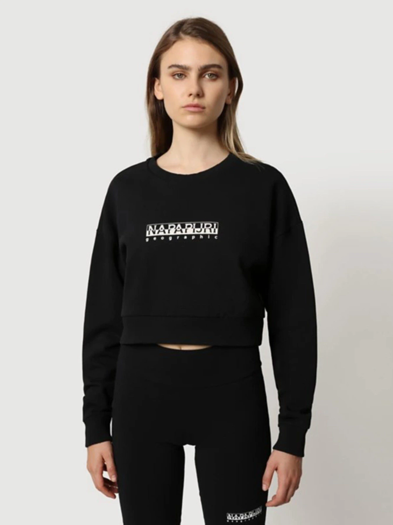 Худи и свитшоты Napapijri B-BOX W CROPPED C 1 модель NP0A4FSE0411 Худи и свитшоты Napapijri B-BOX W CROPPED C 1 модель NP0A4FSE0411 Фото