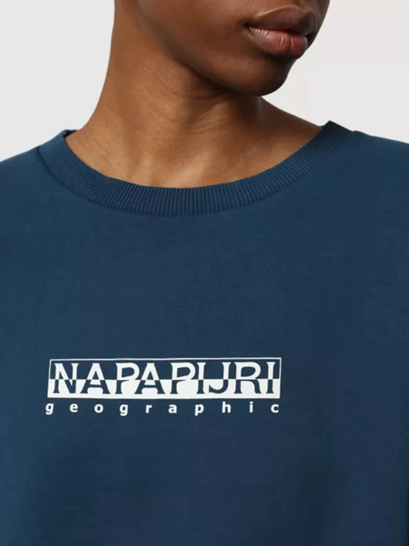 Худи и свитшоты Napapijri B-BOX W CROPPED C 1 модель NP0A4FSEBB81 Худи и свитшоты Napapijri B-BOX W CROPPED C 1 модель NP0A4FSEBB81 Фото