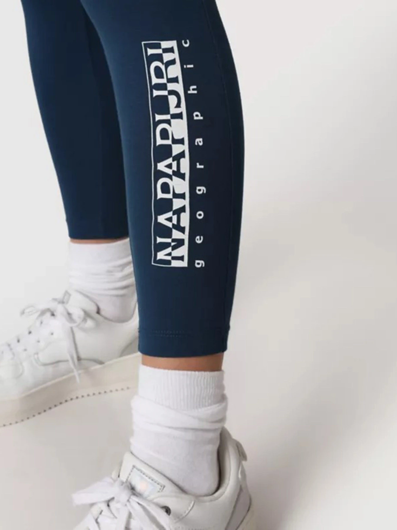Брюки Napapijri M-BOX LEGGINGS 2 модель NP0A4FSJBB81 Брюки Napapijri M-BOX LEGGINGS 2 модель NP0A4FSJBB81 Фото