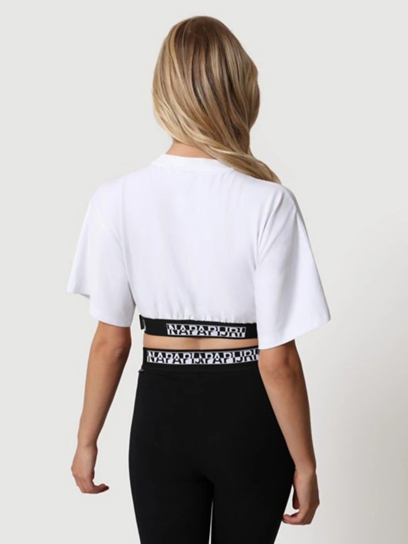 Футболки и поло Napapijri S-BOX W CROP WIDE 2 модель NP0A4FVB0021 Футболки и поло Napapijri S-BOX W CROP WIDE 2 модель NP0A4FVB0021 Фото