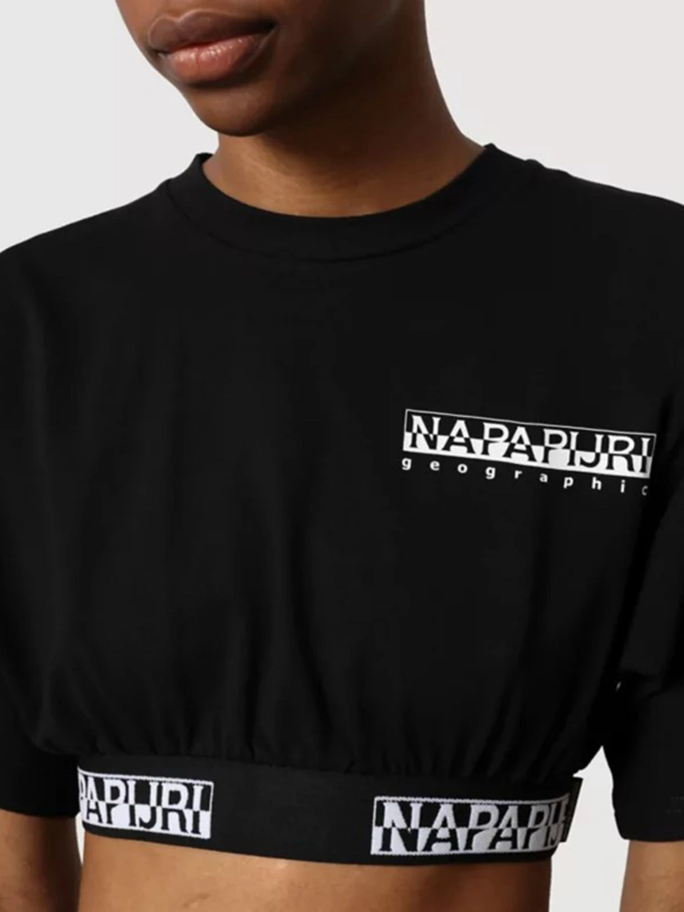 Футболки и поло Napapijri S-BOX W CROP WIDE 2 модель NP0A4FVB0411 Футболки и поло Napapijri S-BOX W CROP WIDE 2 модель NP0A4FVB0411 Фото