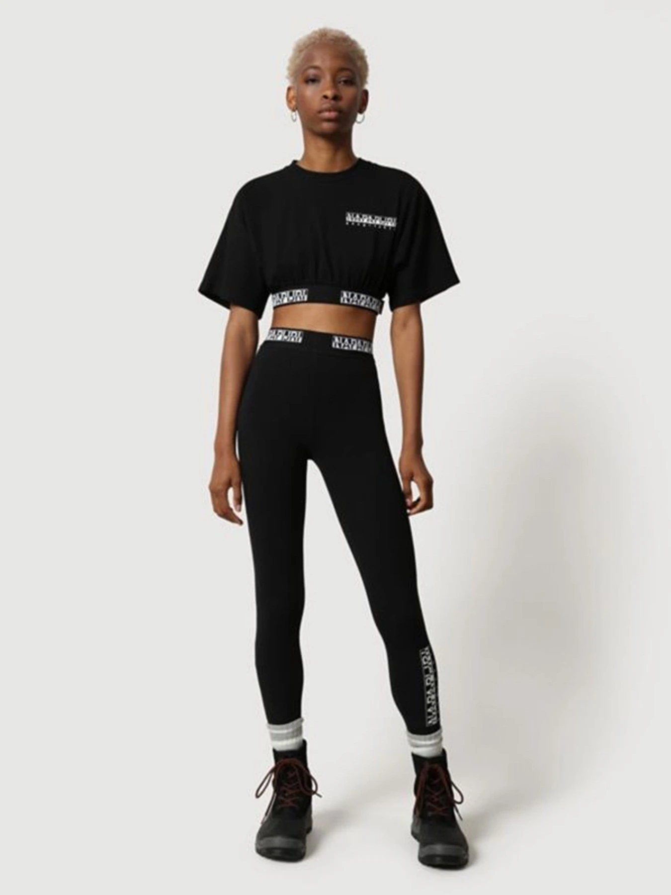 Футболки и поло Napapijri S-BOX W CROP WIDE 2 модель NP0A4FVB0411 Футболки и поло Napapijri S-BOX W CROP WIDE 2 модель NP0A4FVB0411 Фото