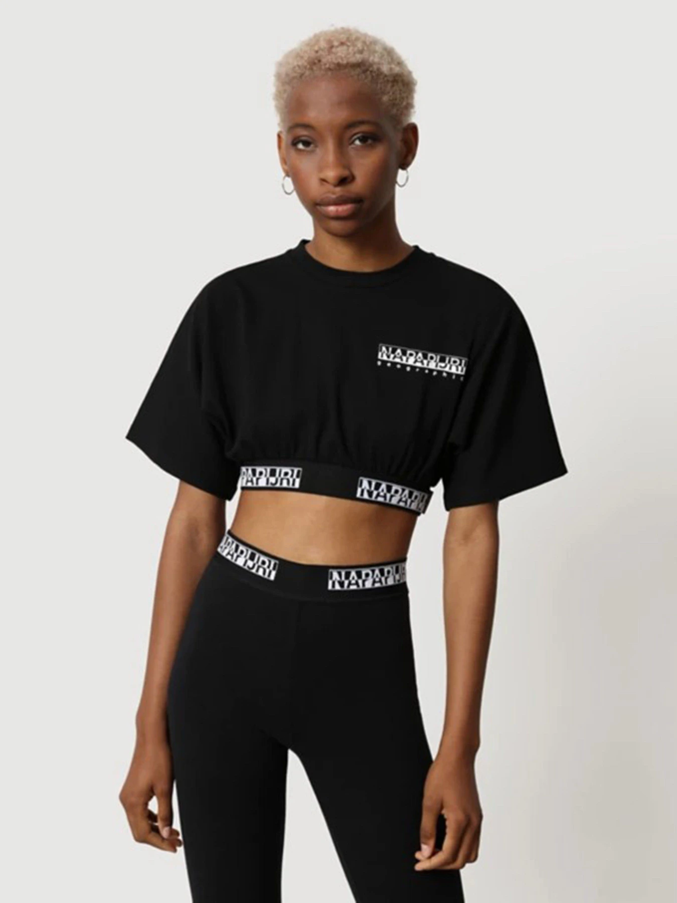 Футболки и поло Napapijri S-BOX W CROP WIDE 2 модель NP0A4FVB0411 Футболки и поло Napapijri S-BOX W CROP WIDE 2 модель NP0A4FVB0411 Фото