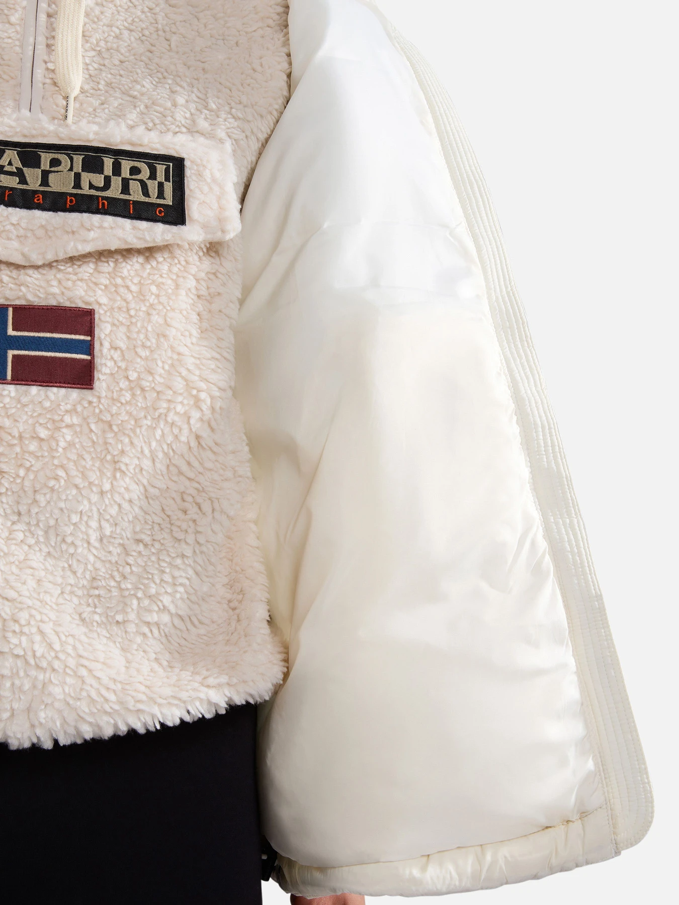 Куртки та дублянки Napapijri Box Medium Puffer модель NP0A4HCPN1A1 Куртки та дублянки Napapijri Box Medium Puffer модель NP0A4HCPN1A1 Фото