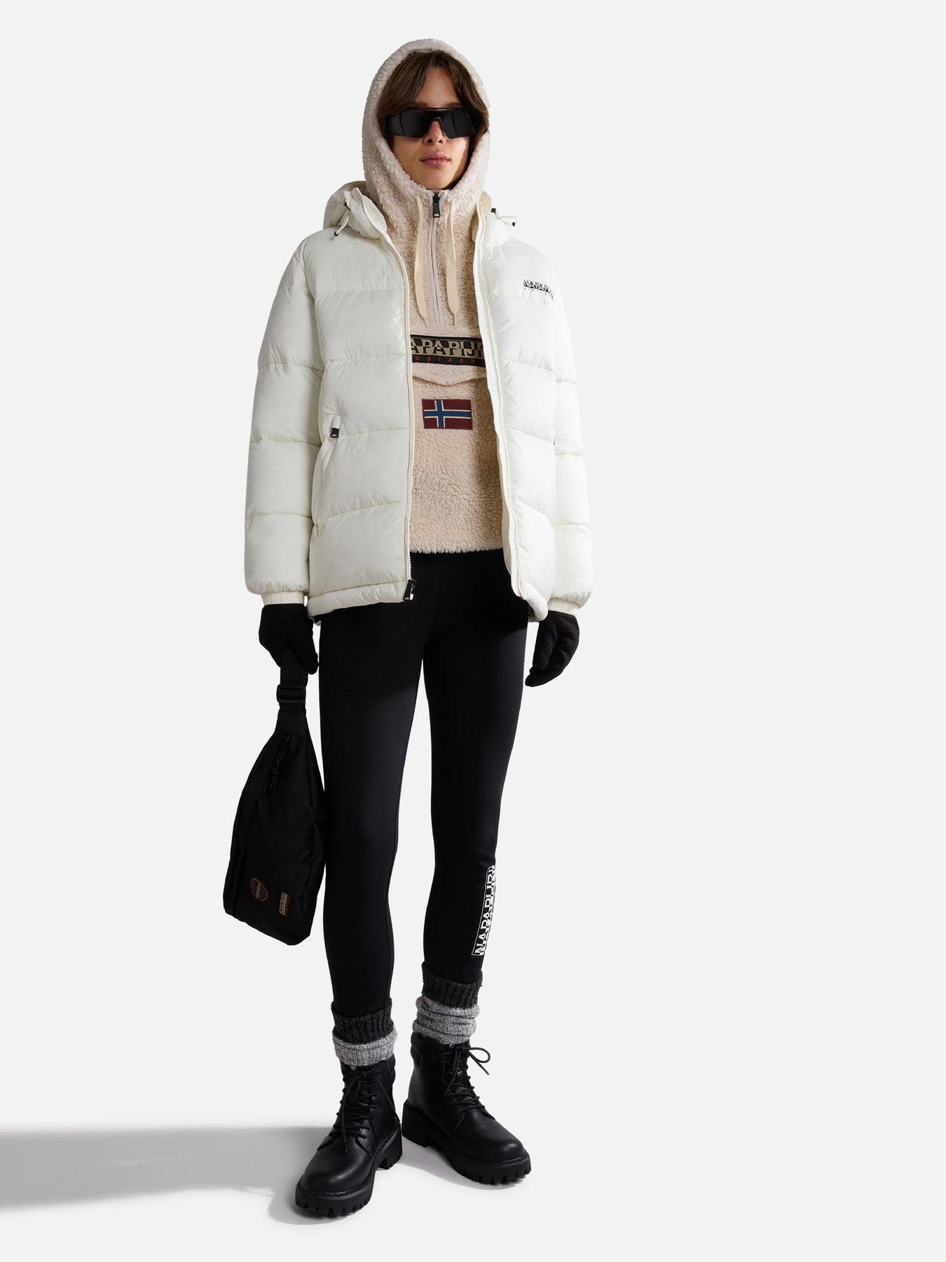 Куртки та дублянки Napapijri Box Medium Puffer модель NP0A4HCPN1A1 Куртки та дублянки Napapijri Box Medium Puffer модель NP0A4HCPN1A1 Фото
