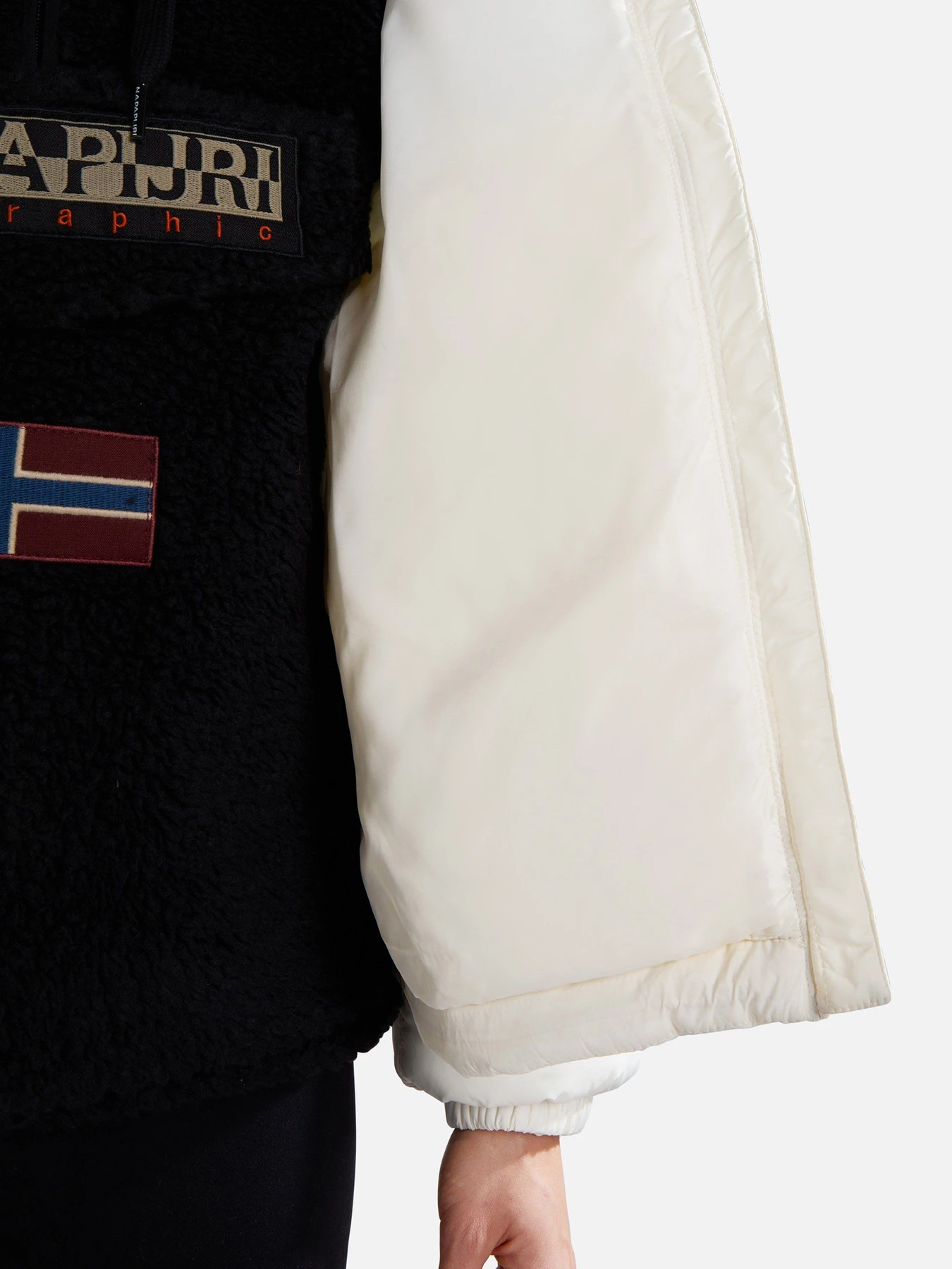 Куртки и дубленки Napapijri Box Puffer модель NP0A4HJVN1A1 Куртки и дубленки Napapijri Box Puffer модель NP0A4HJVN1A1 Фото